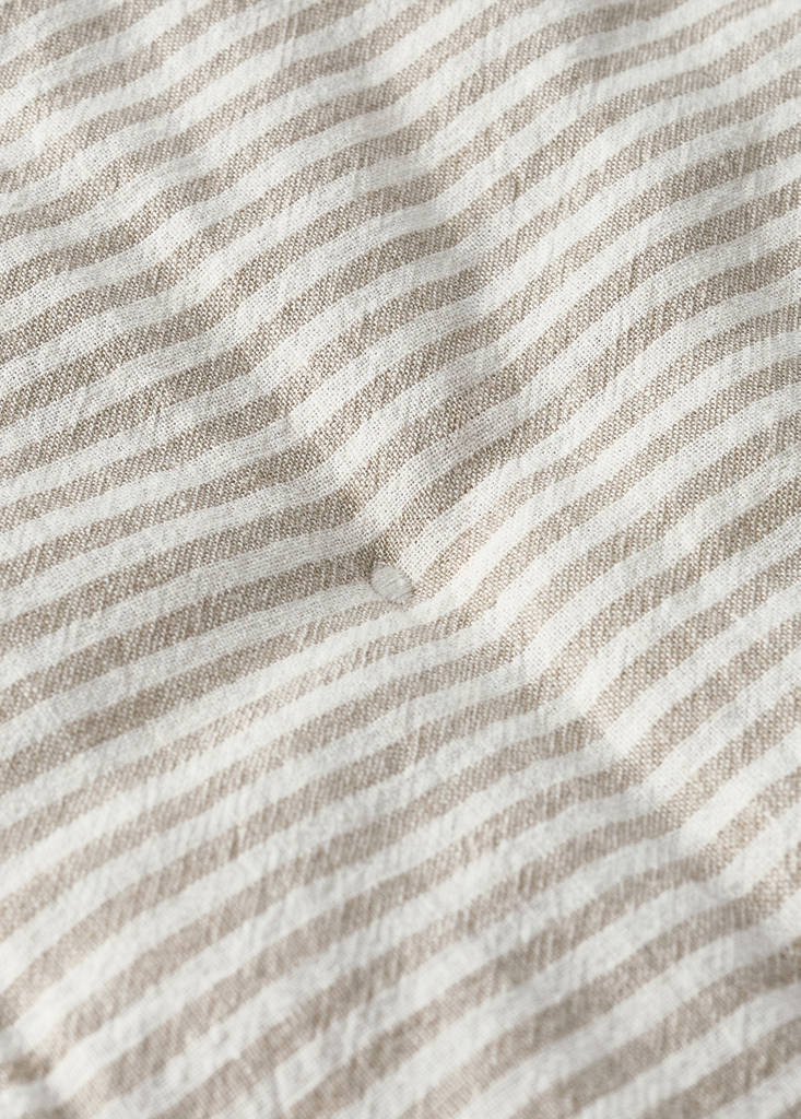 Kinderbettdecke aus Baumwoll-Leinen-Mischung mit Streifen, 90 cm Bett — Sandfarben