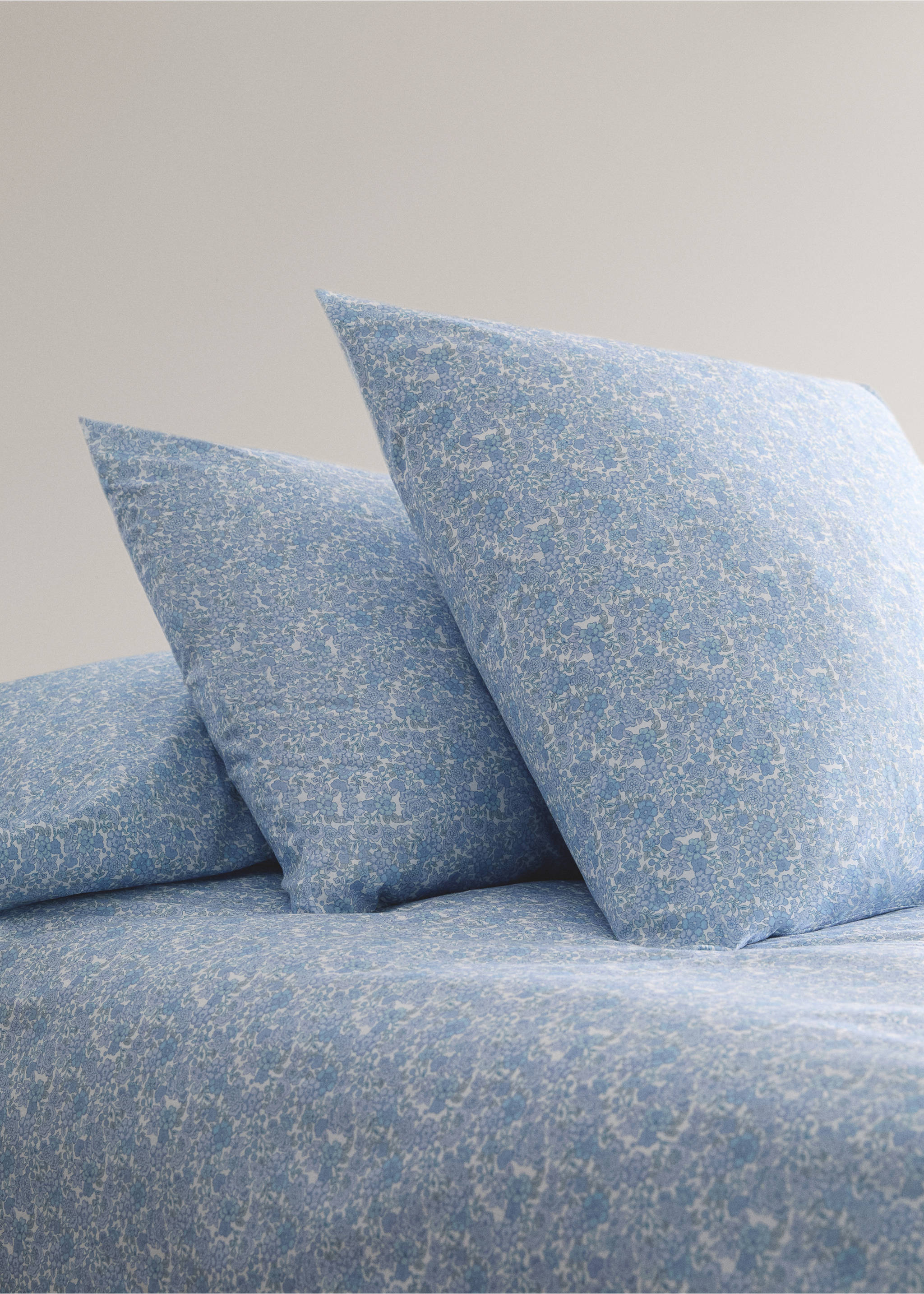 Floral percale children’s pillowcase 45 x 110 cm - General plane, Blue. Ref: 27014060-00.