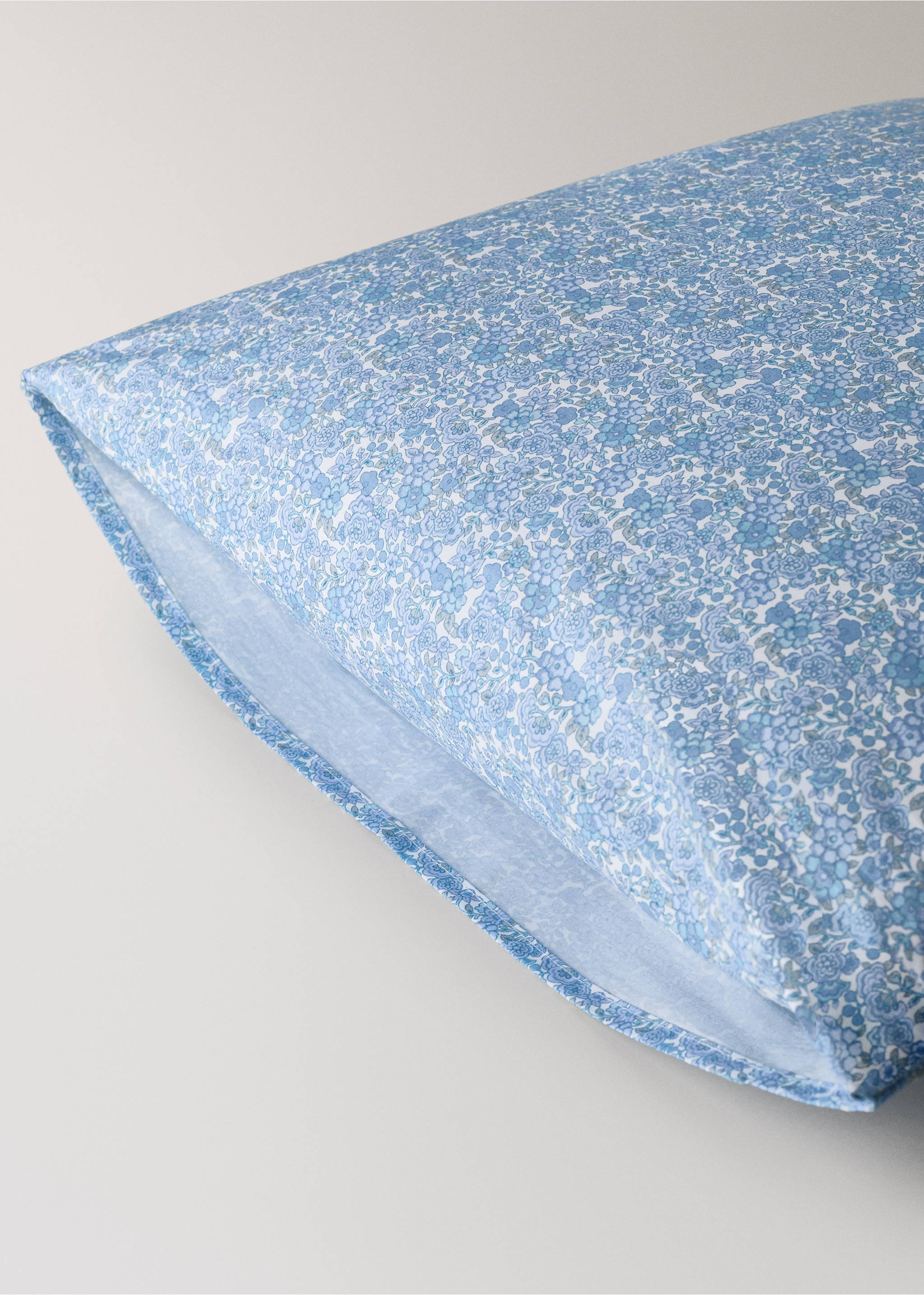 Blommigt örngott för barn i bomullspercale 60 x 60 cm - Detaljer om artikeln 1, Blå. Ref: 27014062-00.