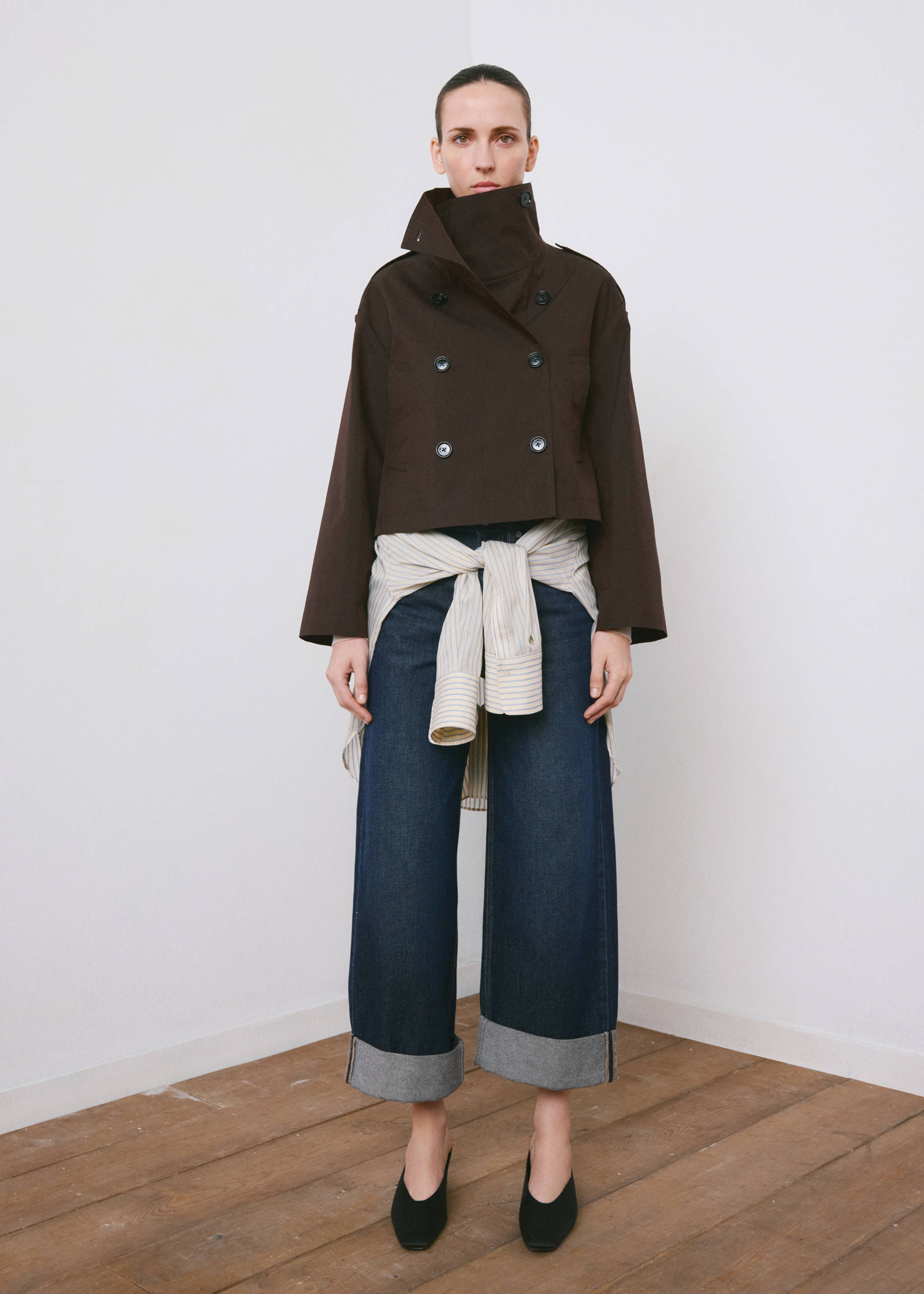 Wide leg jeans with turn-up hem - General plane