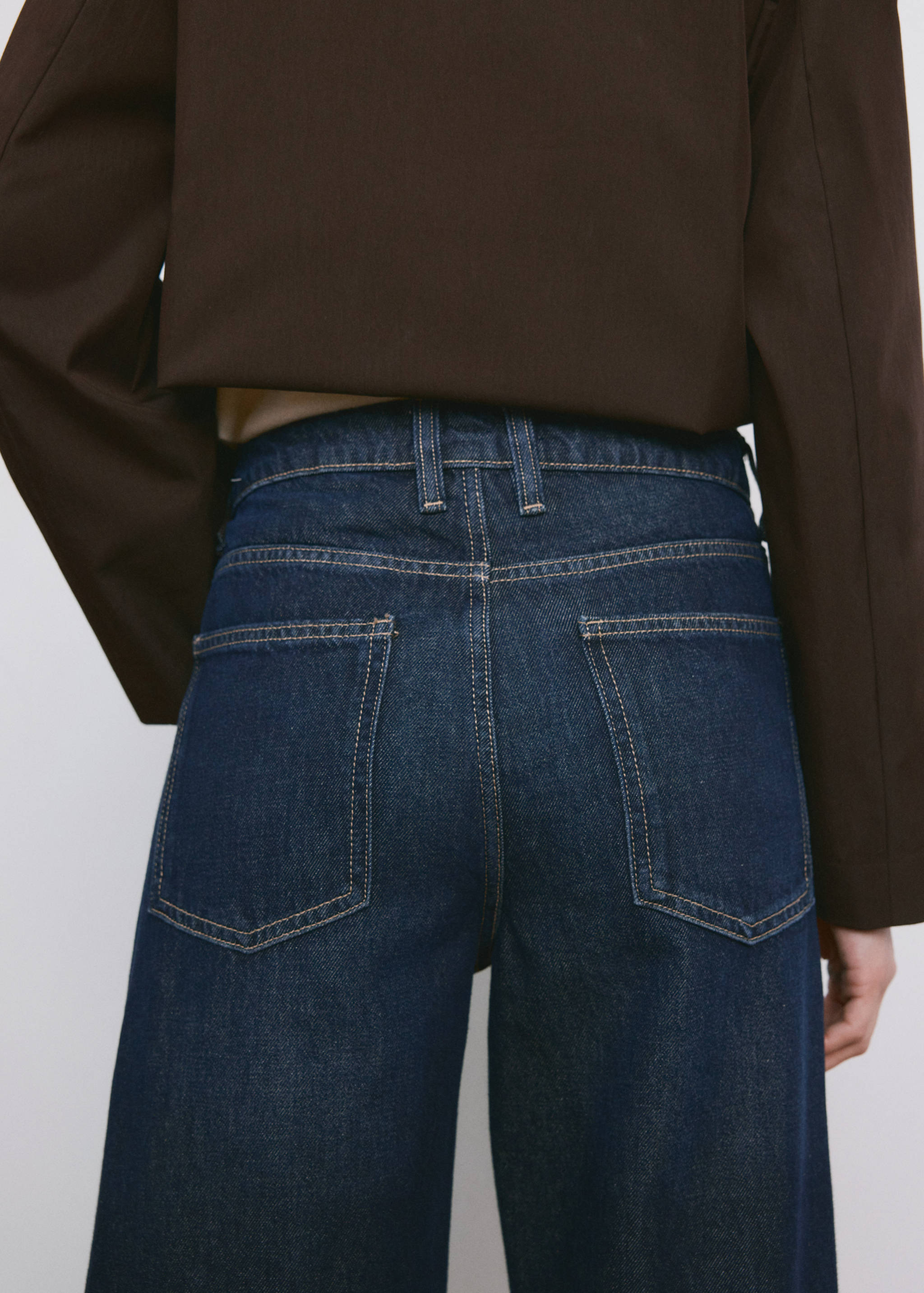 Wide leg jeans with turn-up hem - Reverse of the article
