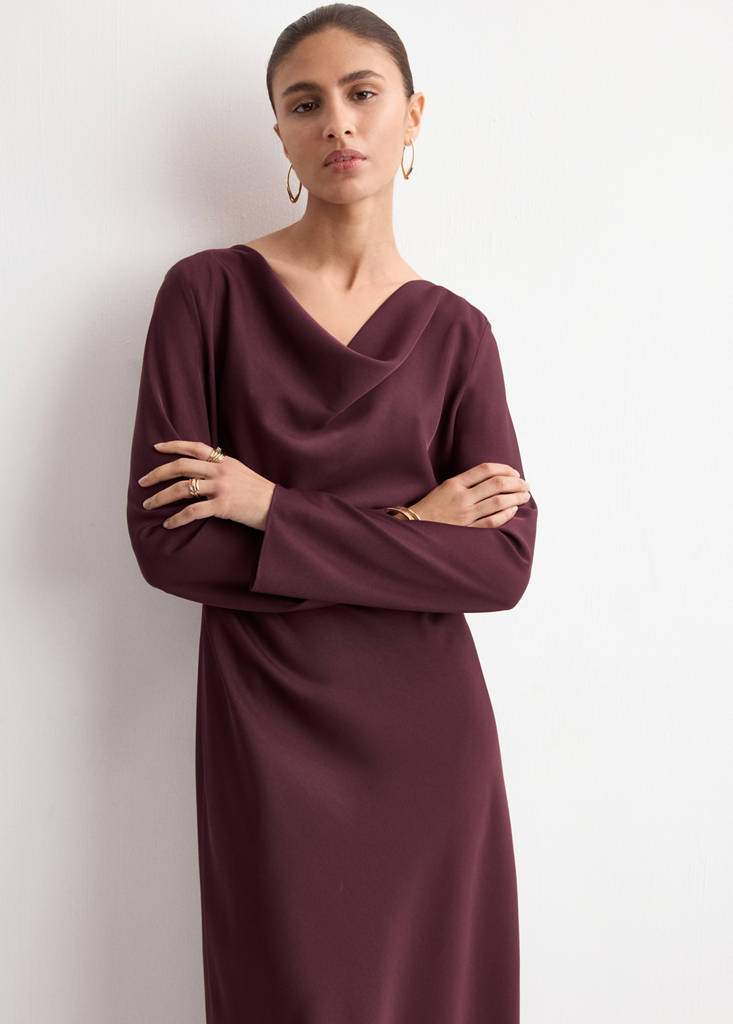 Long dress with draped neck — Maroon