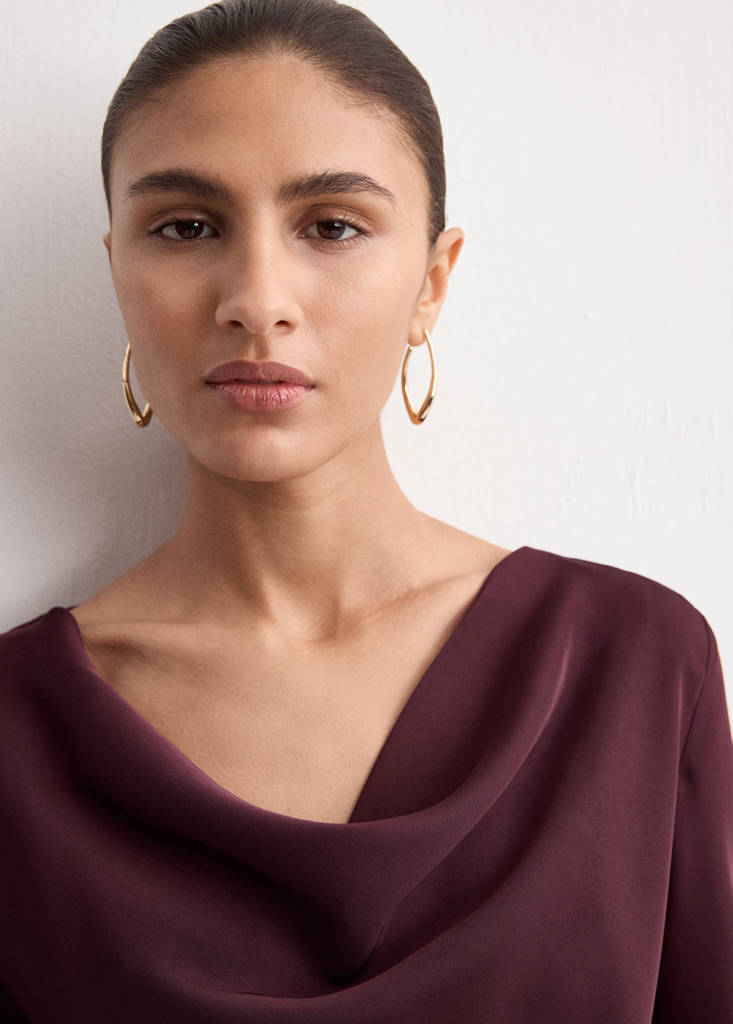 Long dress with draped neck — Maroon