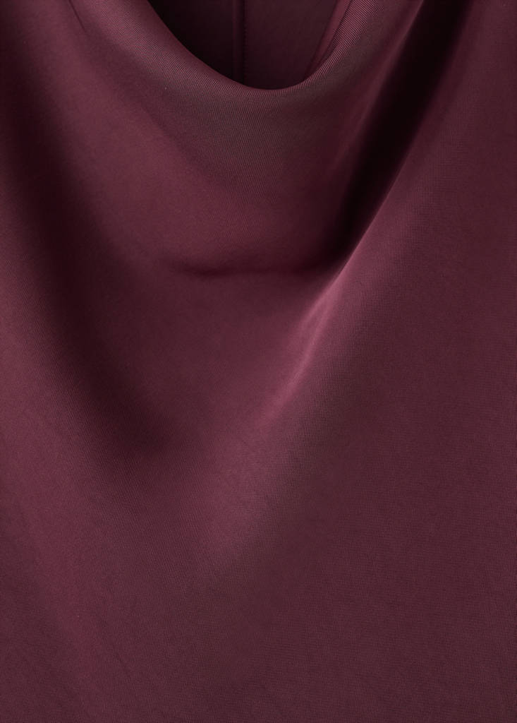 Long dress with draped neck — Maroon