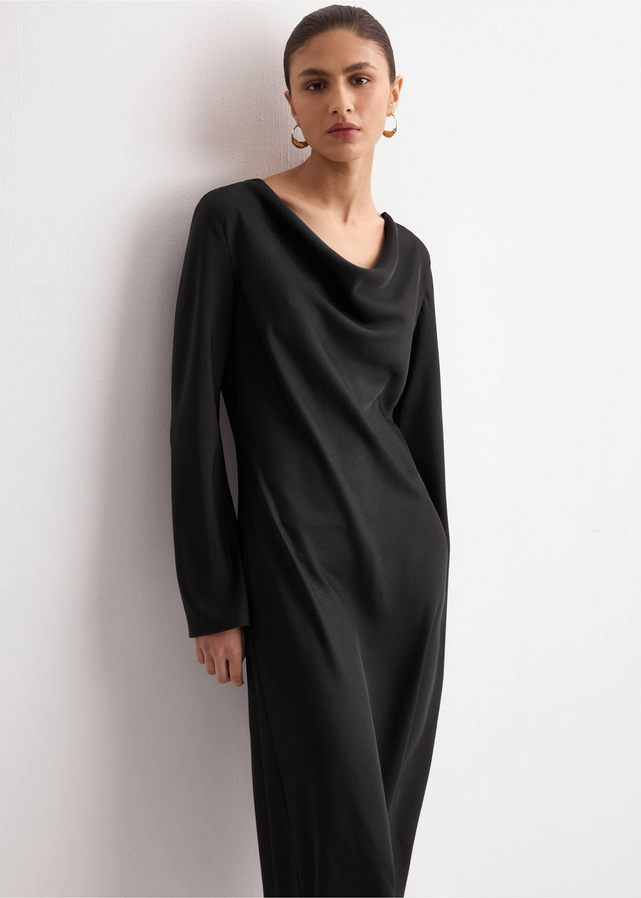 Long dress with draped neck - Medium plane, Black. Ref: 27014079-00.