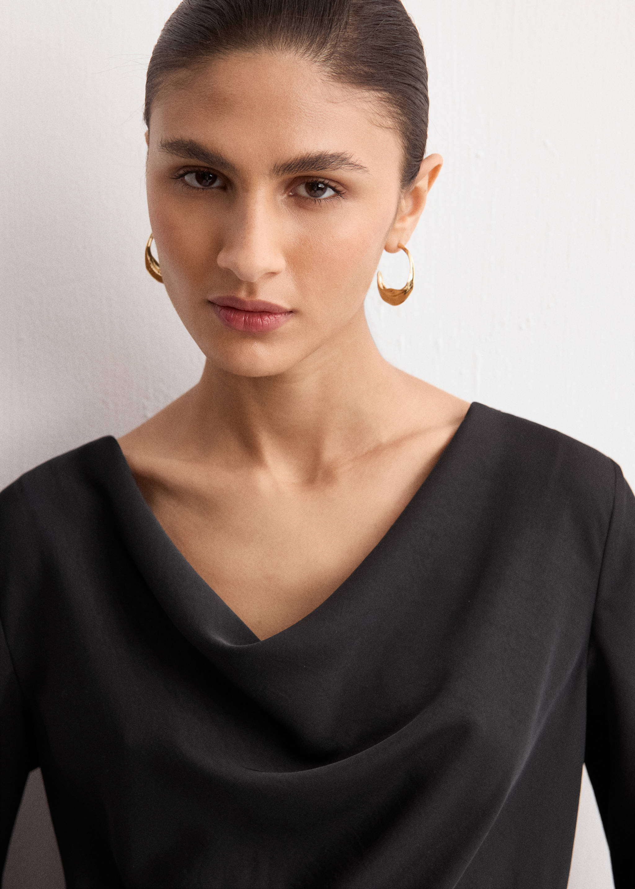 Robe longue à col drapé - Détail de l'article 1