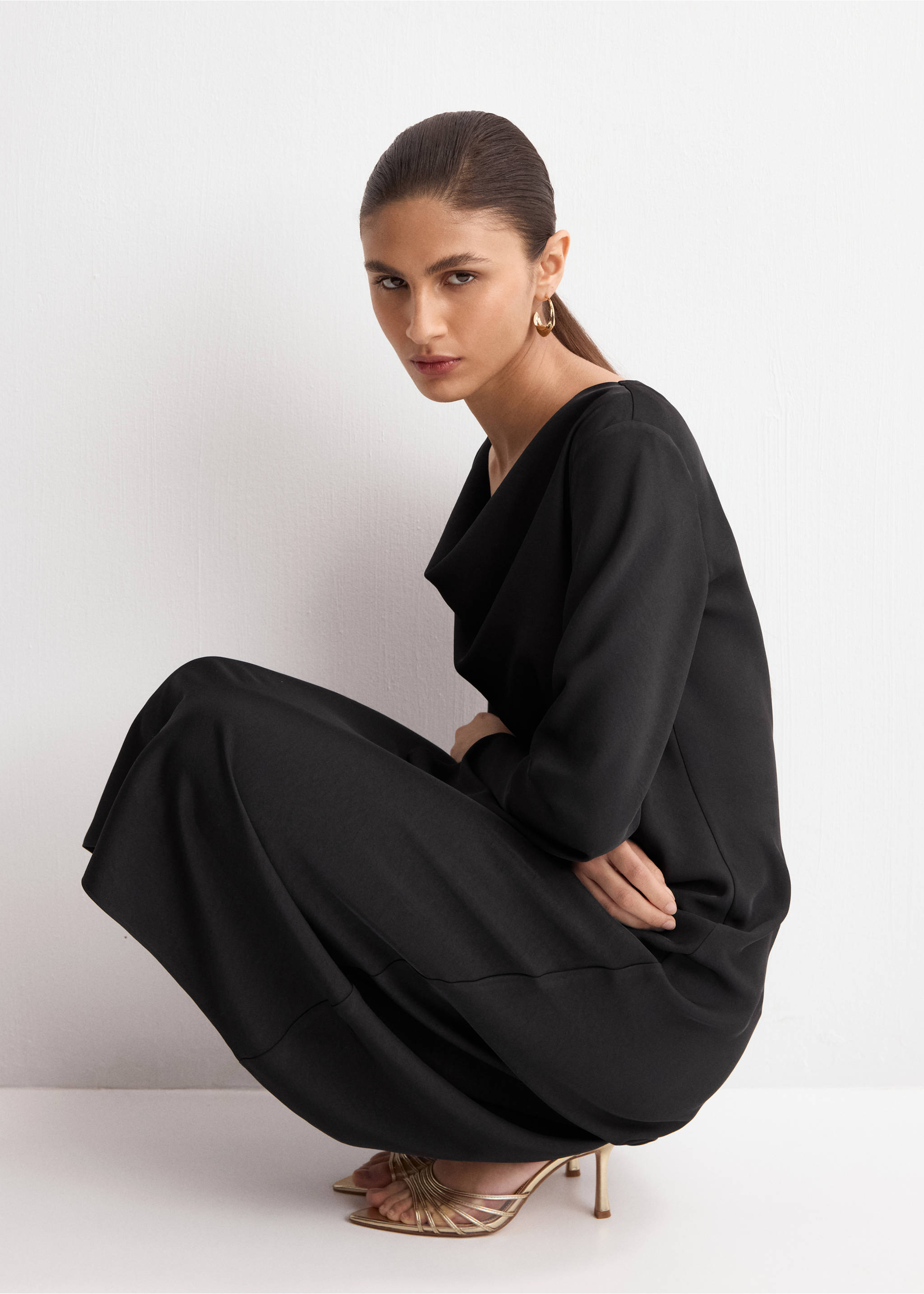 Long dress with draped neck - Details of the article 2, Black. Ref: 27014079-00.