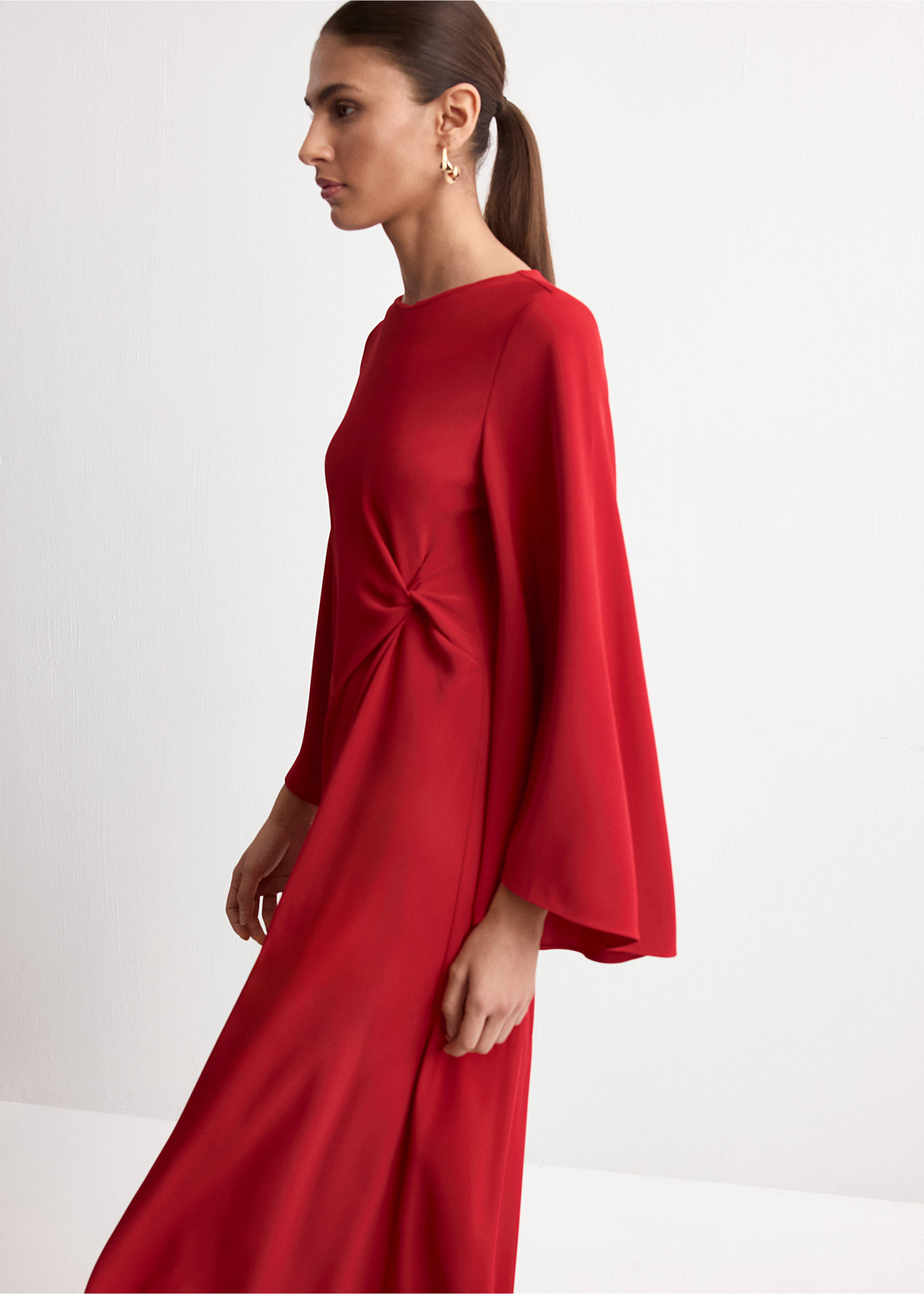 Ruched satin dress - Details of the article 2, Red. Ref: 27014080-00.