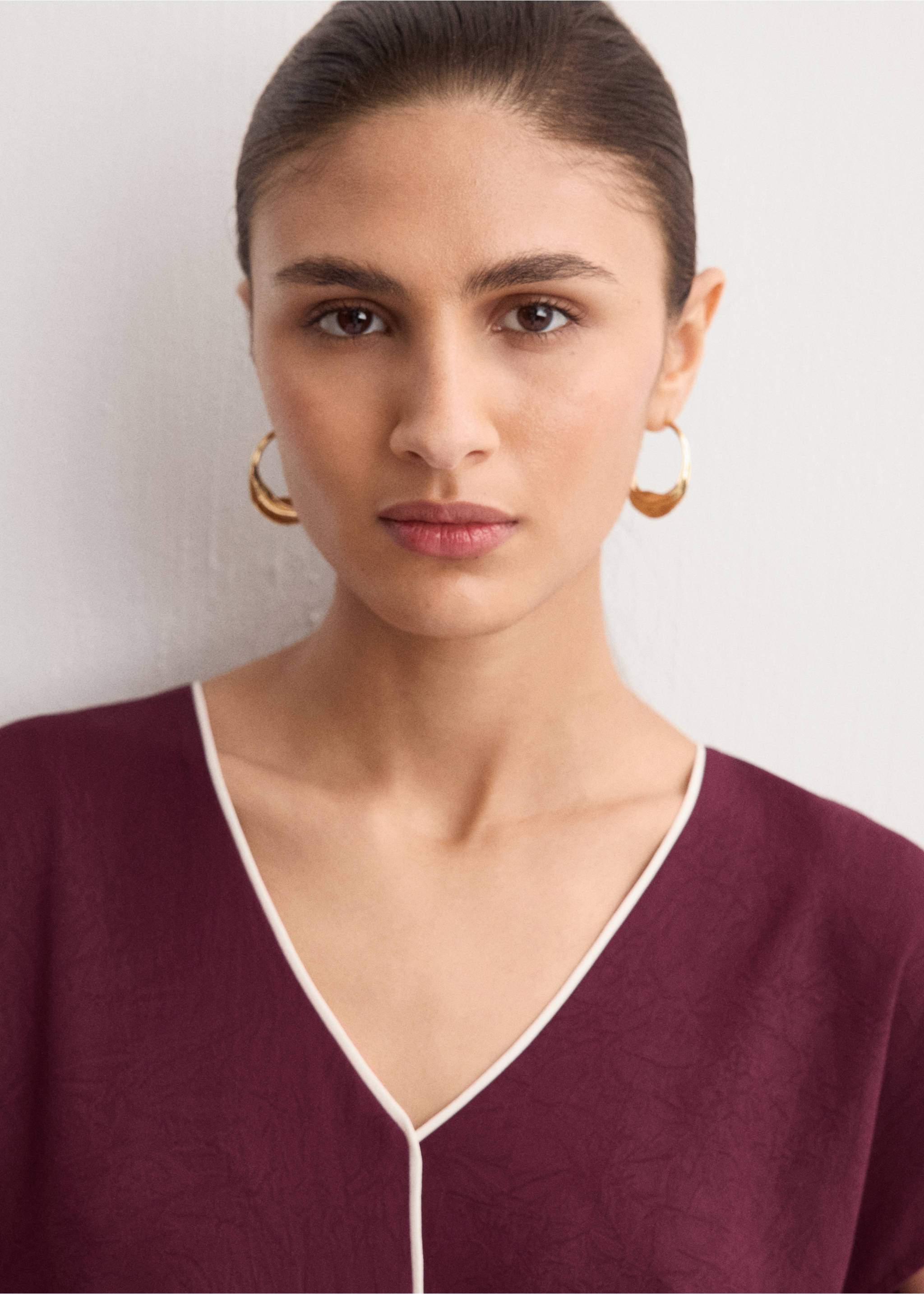 Belt detail dress - Details of the article 1, Cherry. Ref: 27014081-00.