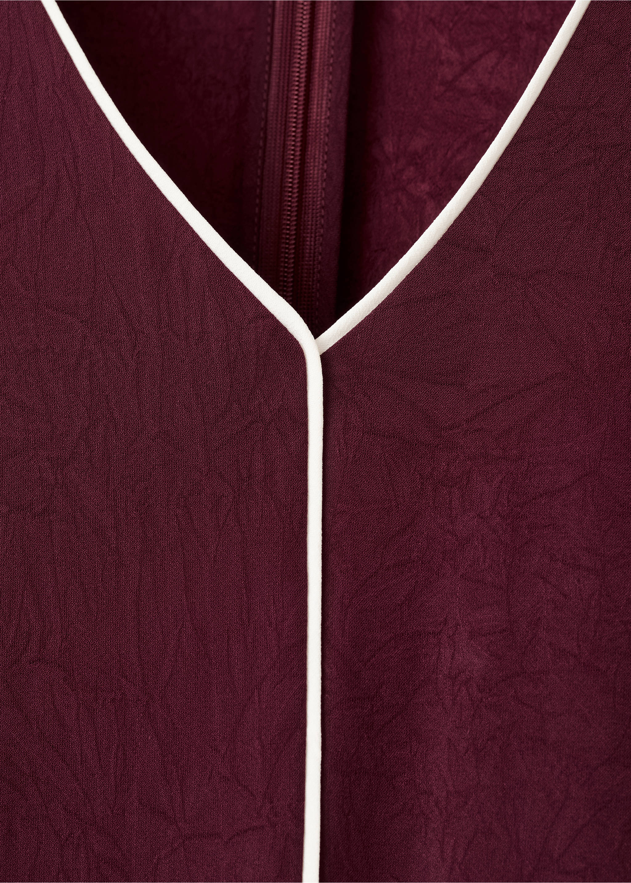 Belt detail dress - Details of the article 0, Cherry. Ref: 27014081-00.