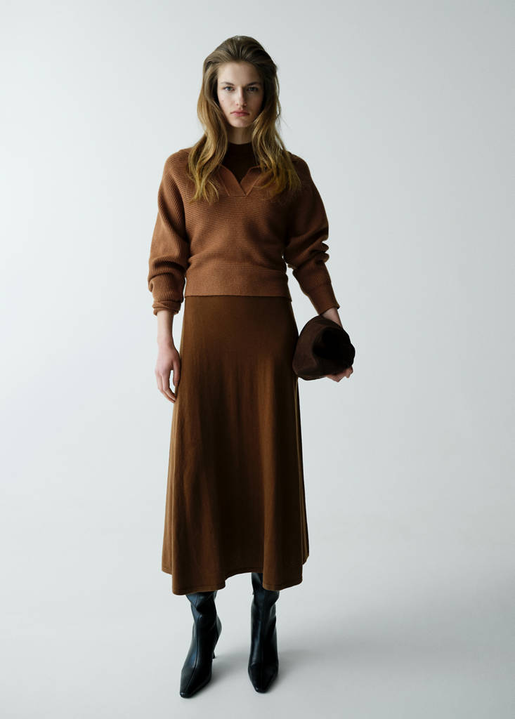 V-neck knit sweater — Tobacco Brown