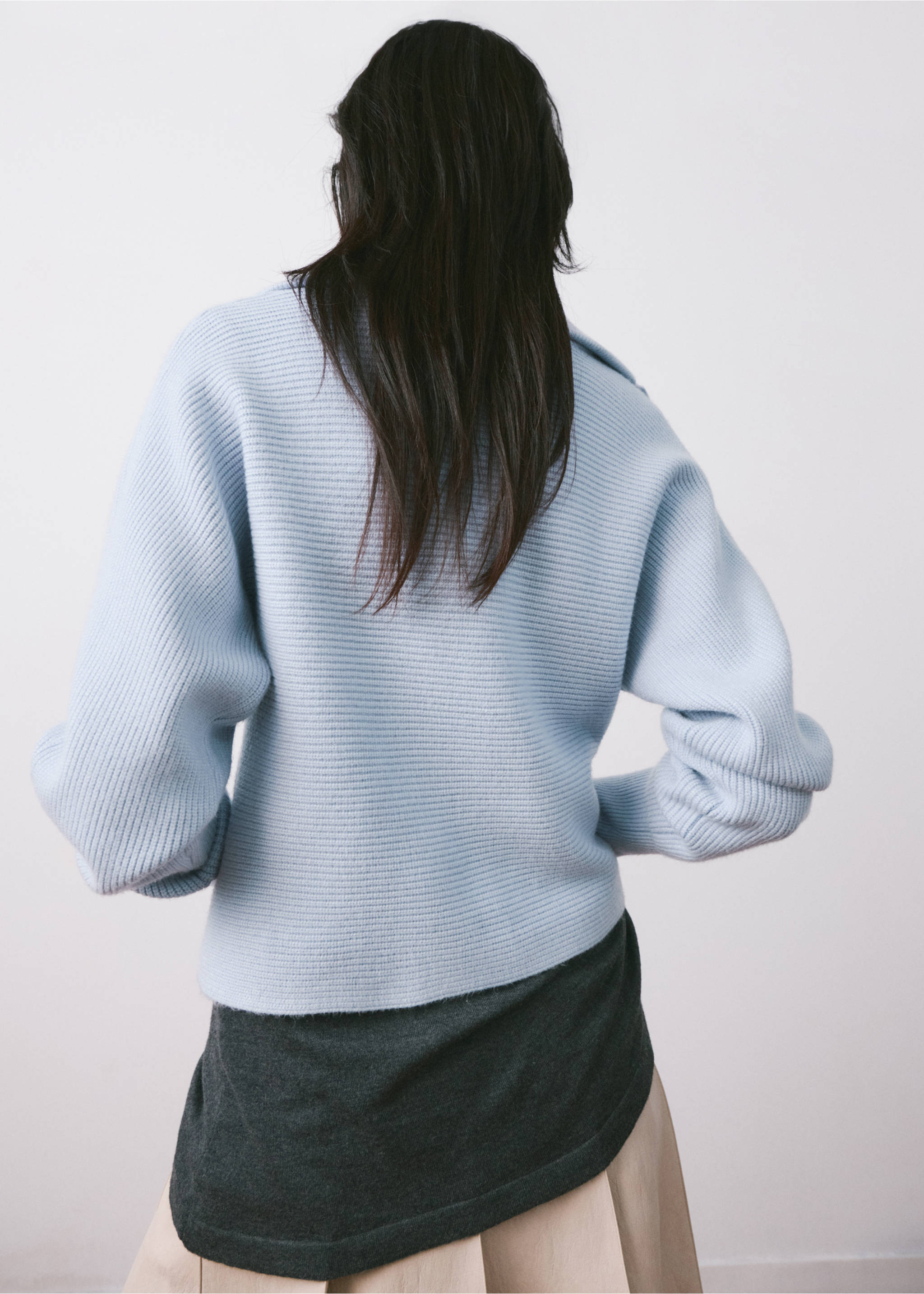 V-neck knit sweater - Reverse of the article, Sky Blue. Ref: 27014085-00.