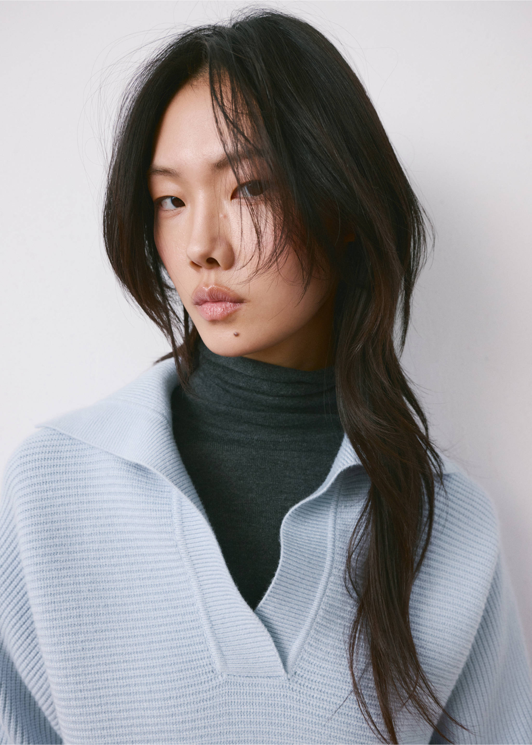 V-neck knit sweater - Details of the article 1, Sky Blue. Ref: 27014085-00.