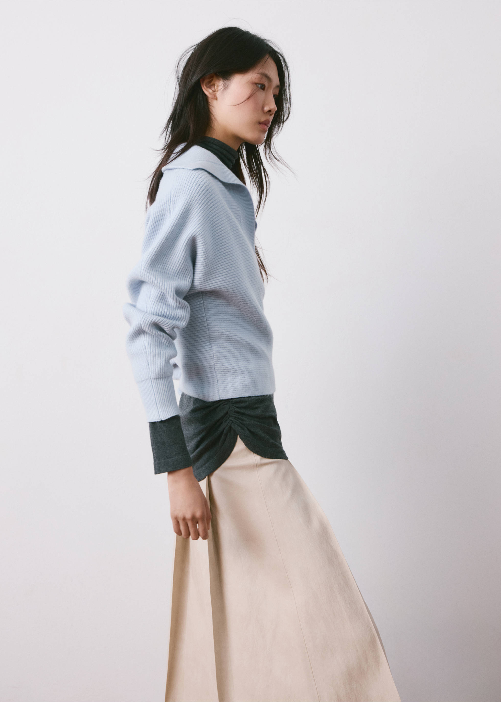 V-neck knit sweater - Details of the article 2, Sky Blue. Ref: 27014085-00.