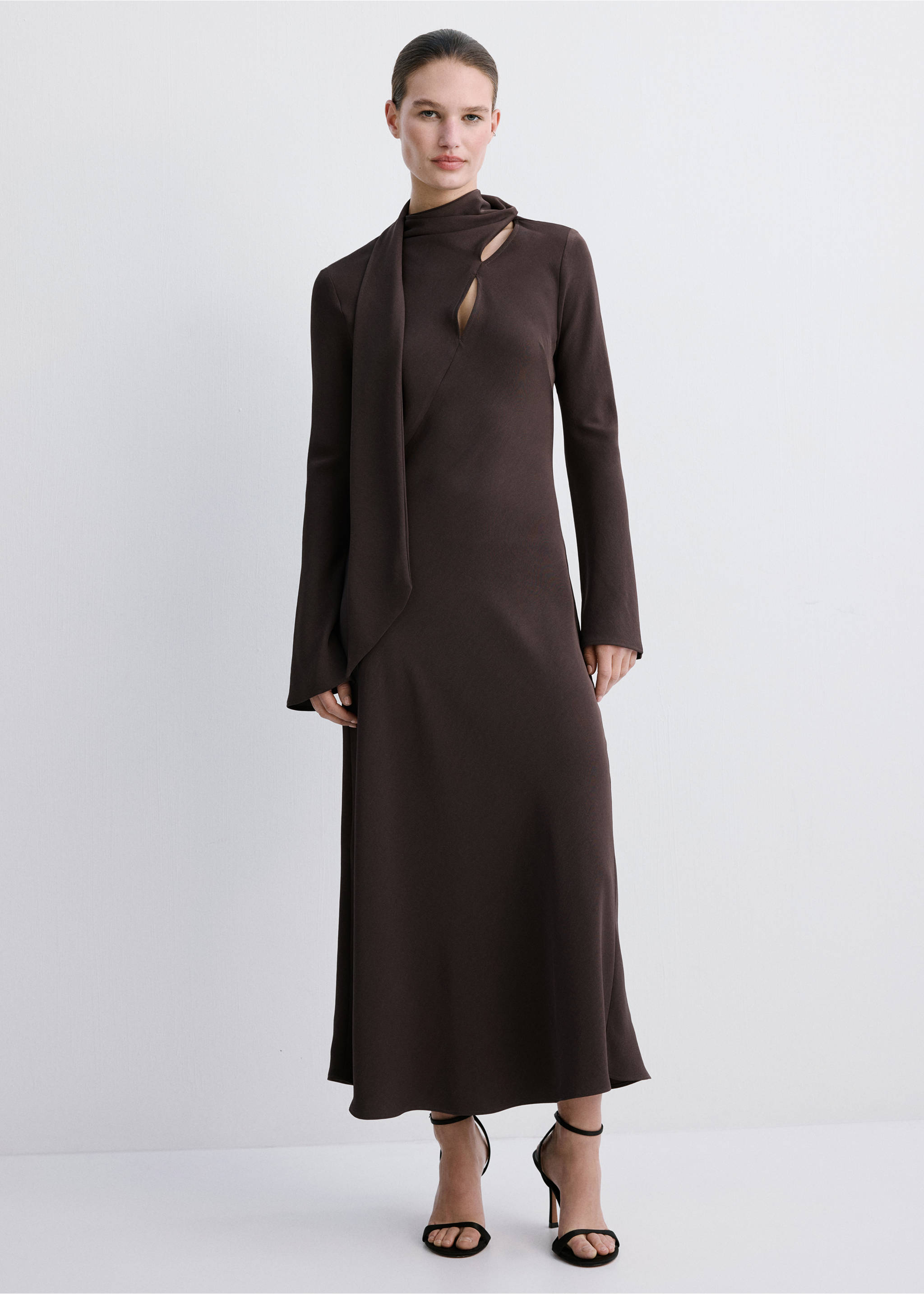 Robe évasée foulard - Plan général, Marron. Ref: 27014087-00.