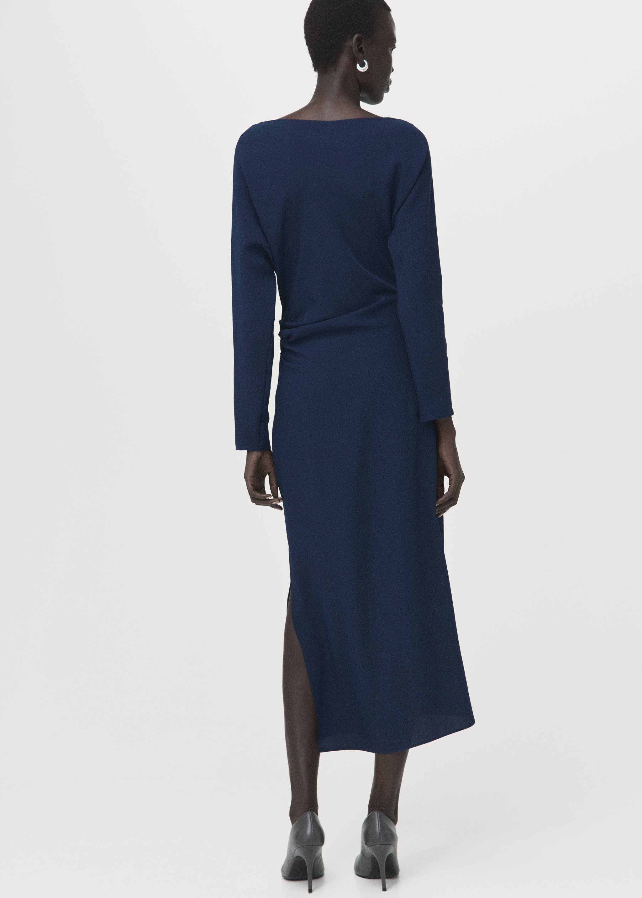 Boat-neck ruched dress - Reverse of the article