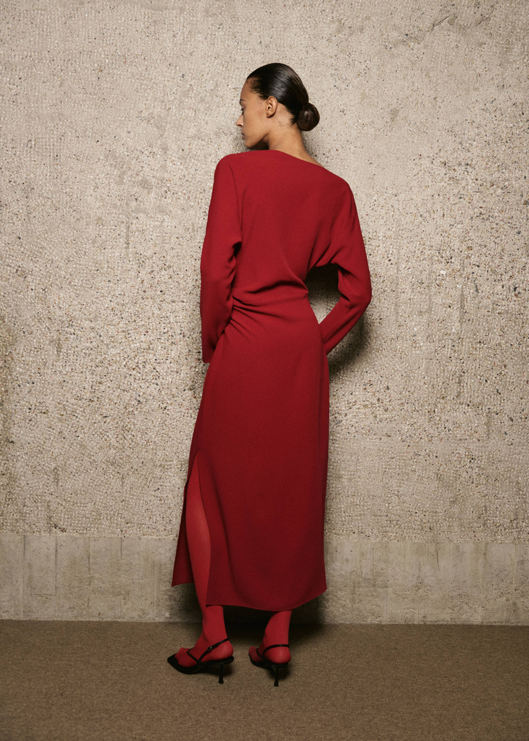 Boat-neck ruched dress - Reverse of the article