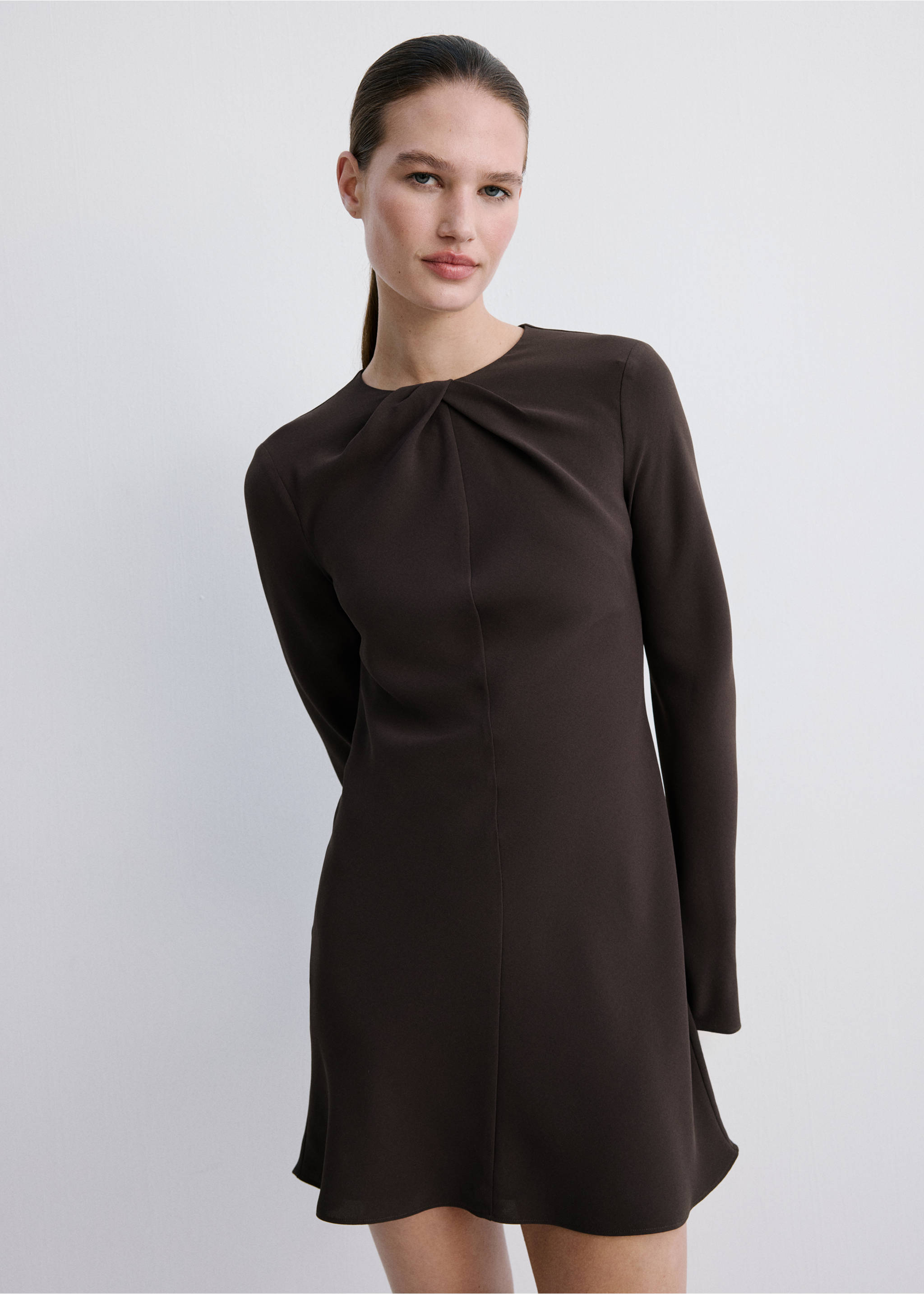 Long-sleeved dress with draped neck - Medium plane, Brown. Ref: 27014090-00.