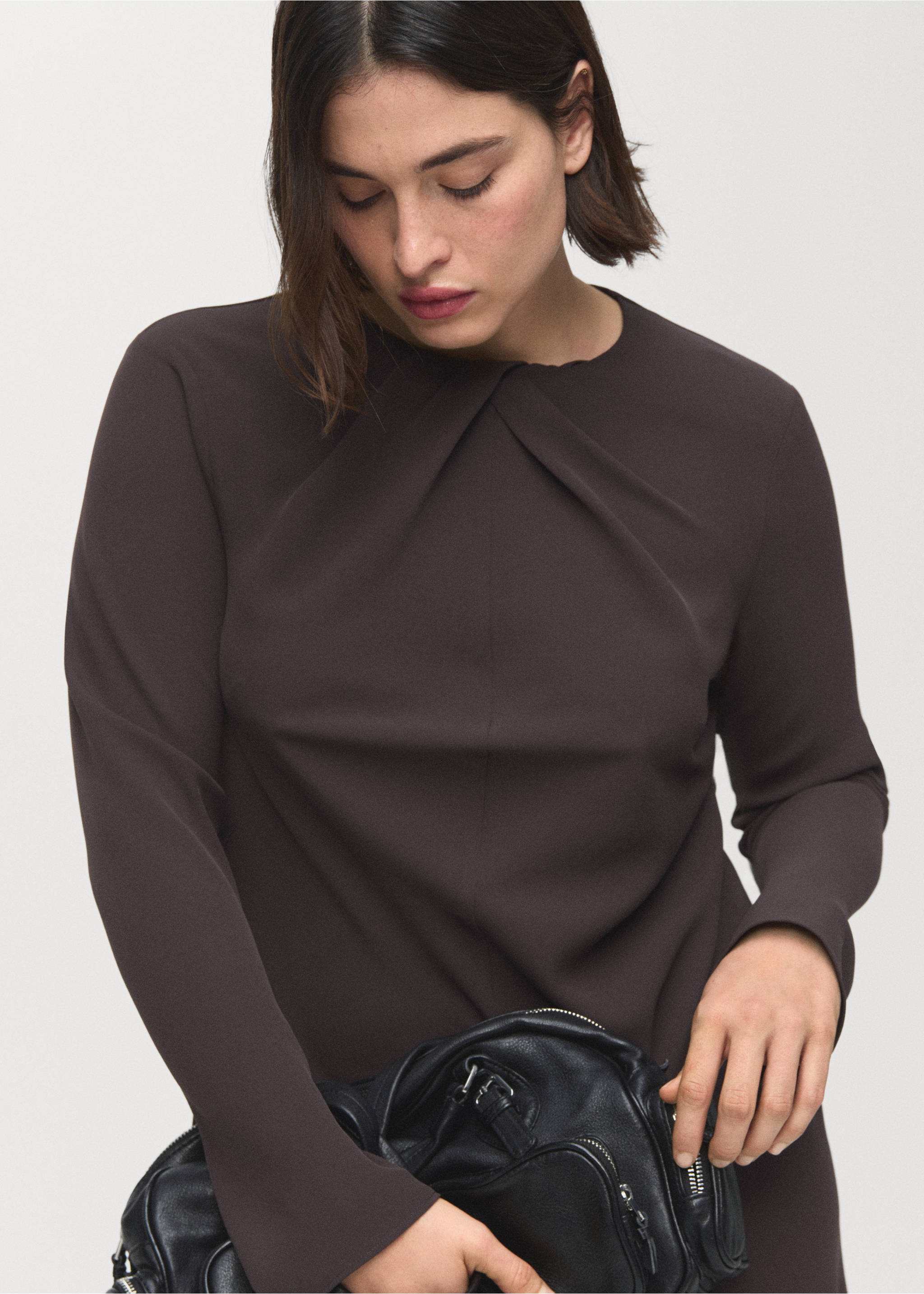 Long-sleeved dress with draped neck - Details of the article 5, Brown. Ref: 27014090-00.