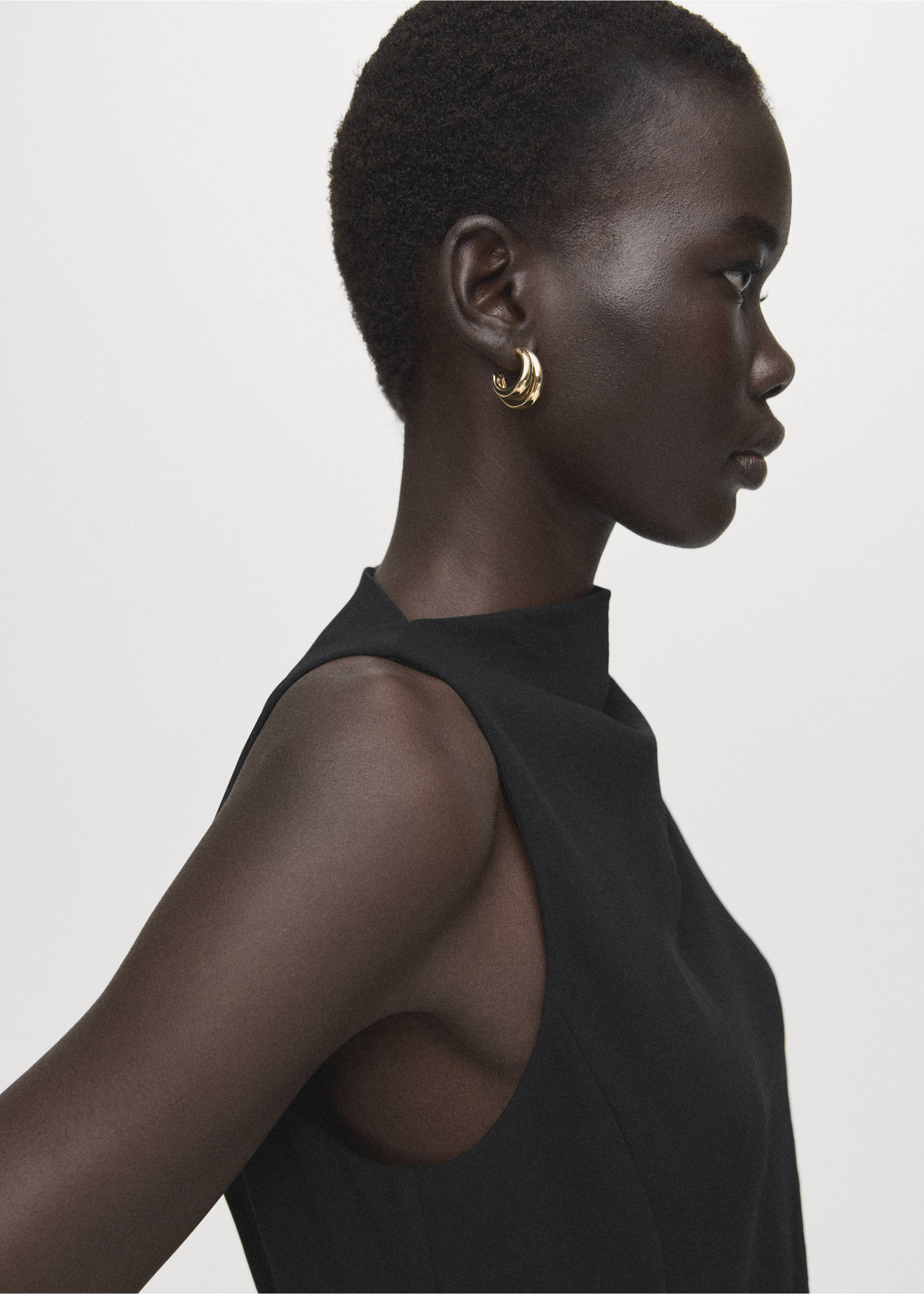 Short asymmetrical sleeve dress - Details of the article 1, Black. Ref: 27014091-00.