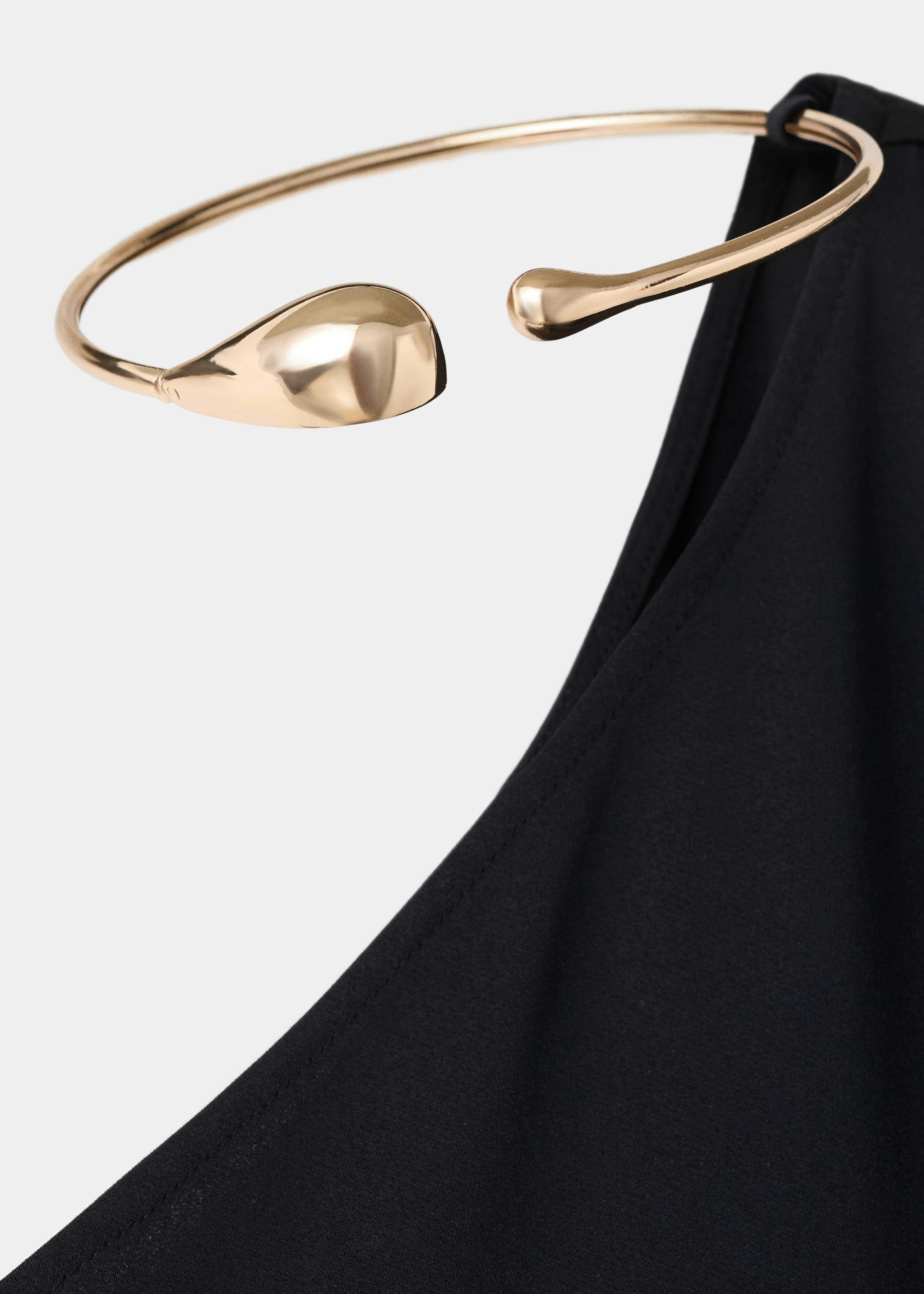 Collared dress with puff sleeves - Details of the article 8