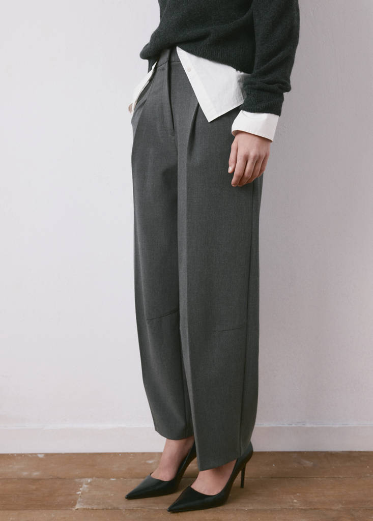 Straight-fit pleated trousers — Grey