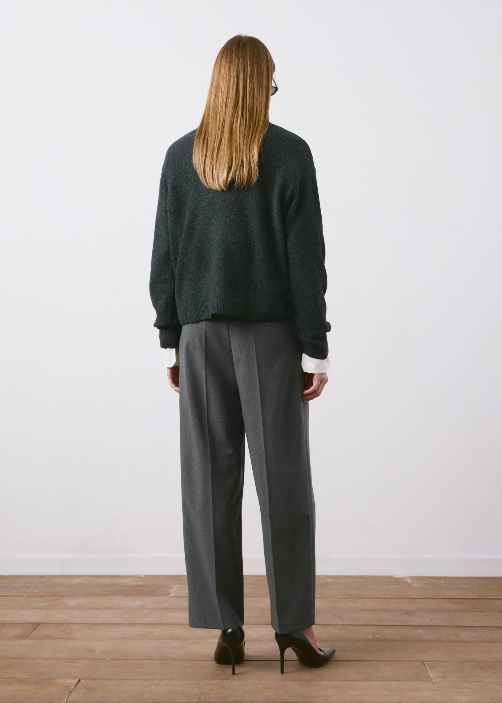 بنطلون بطيات مستقيمة - الجهة الخلفية للمنتج, رمادي. Ref: 27014095-00.