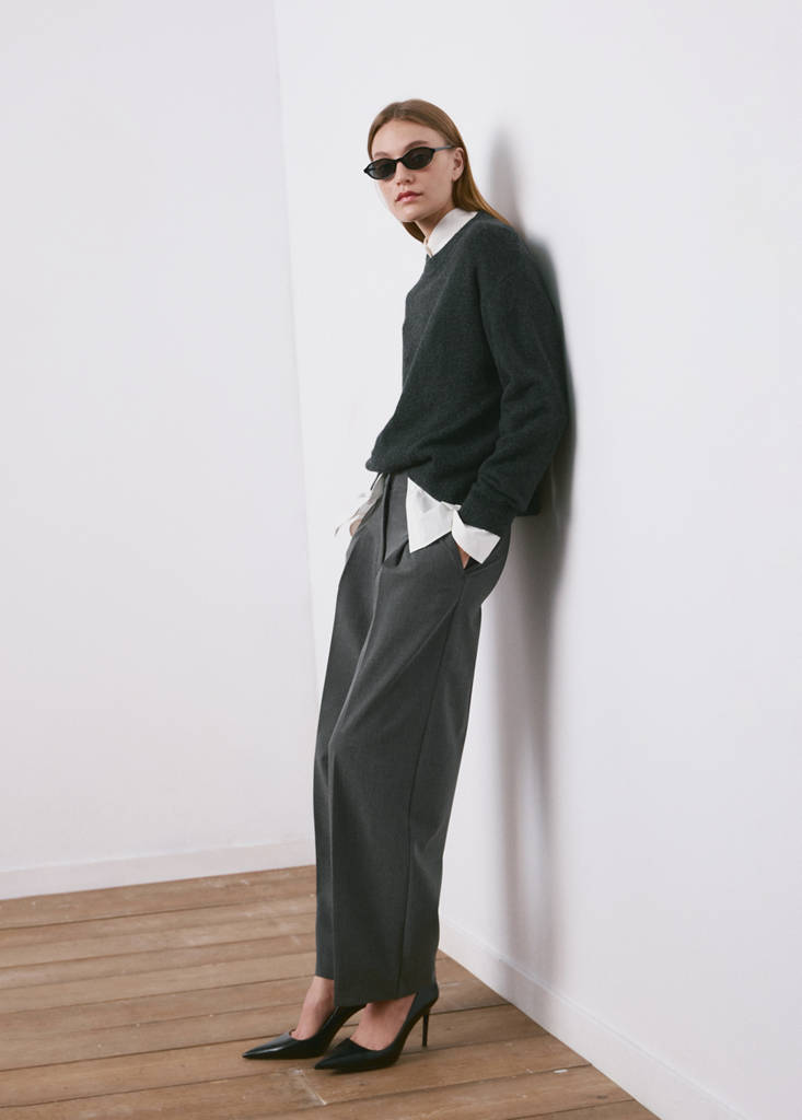 Straight-fit pleated trousers — Grey