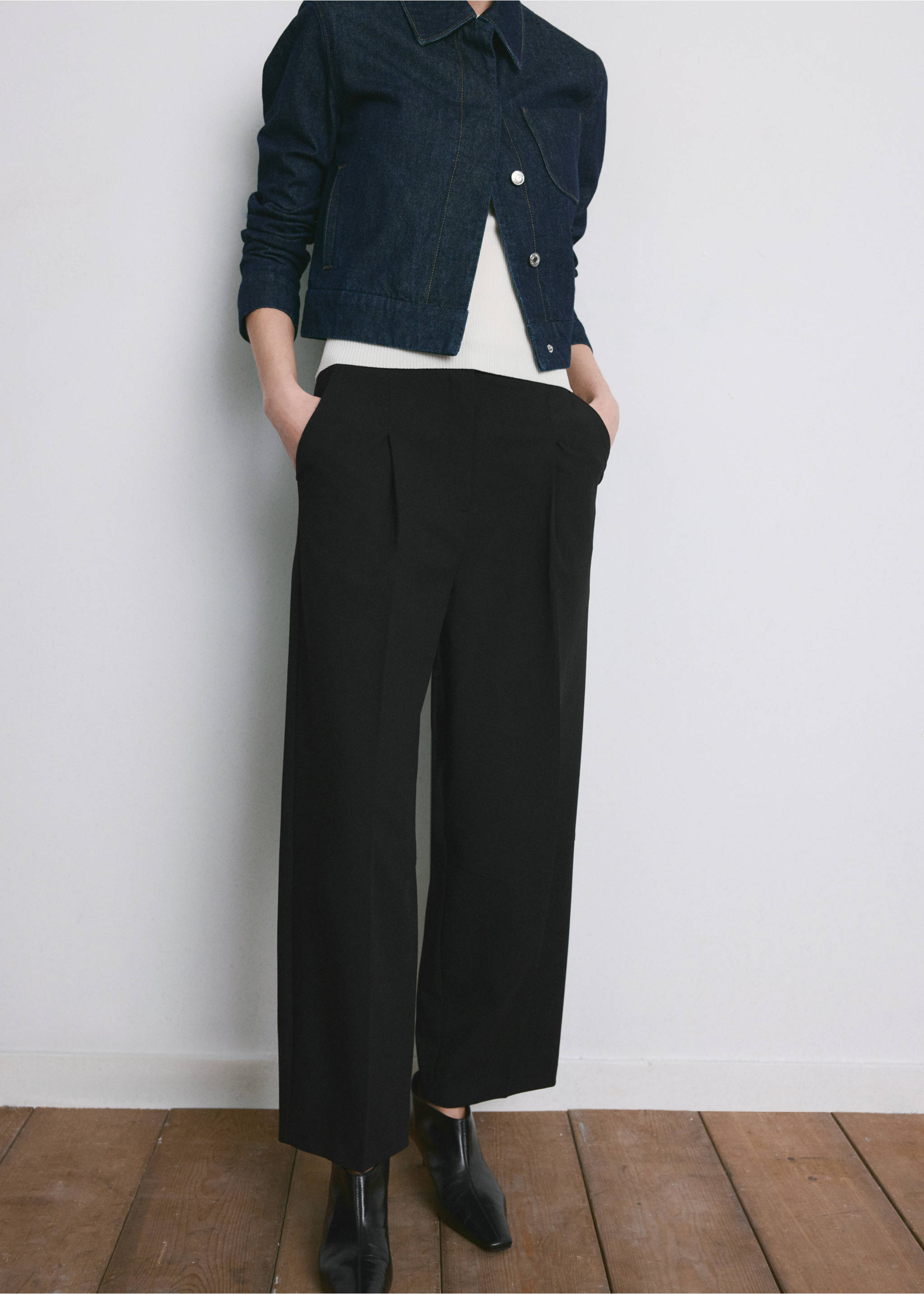 Straight-fit pleated trousers - Medium plane, Black. Ref: 27014095-00.