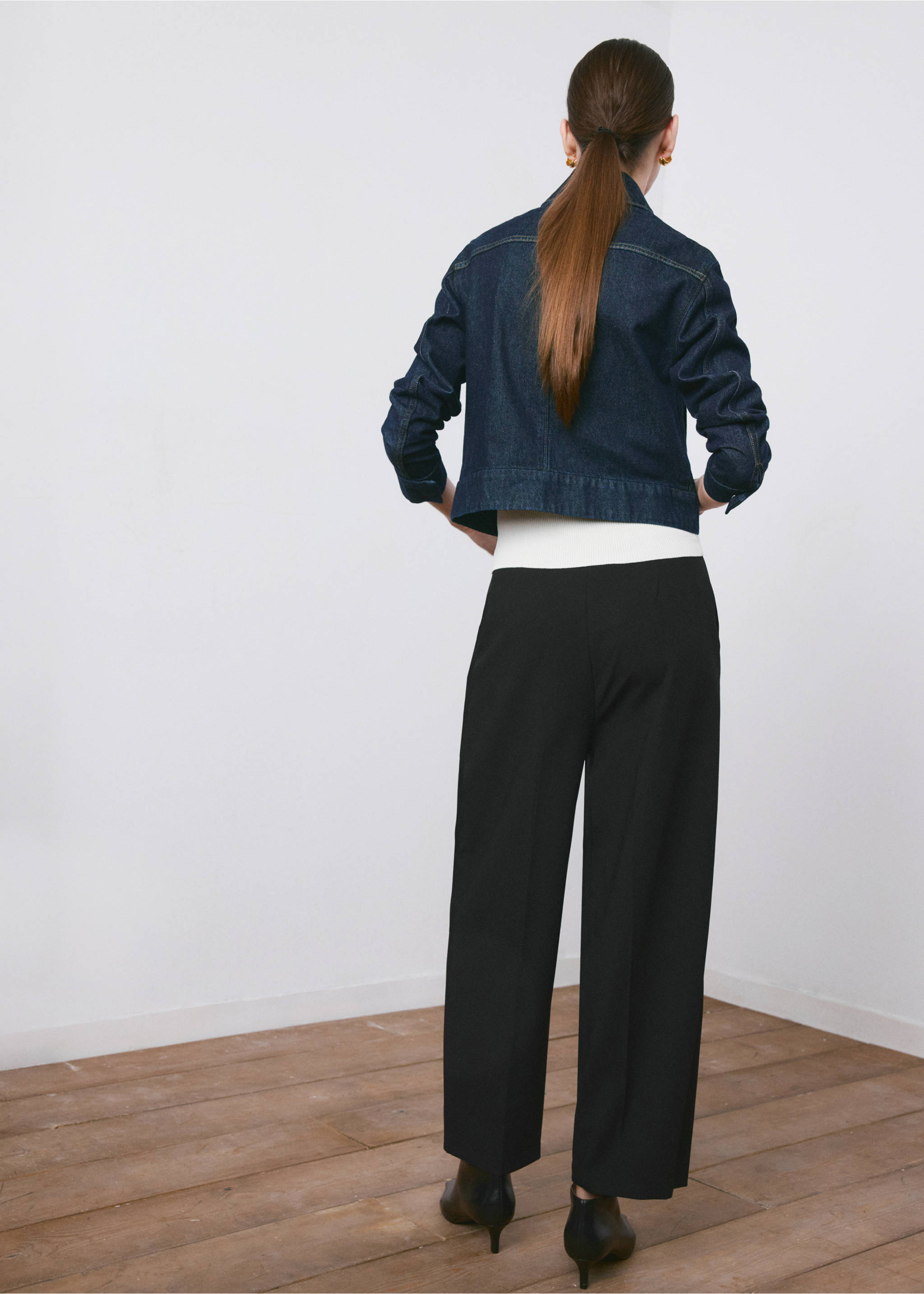 Straight-fit pleated trousers - Reverse of the article, Black. Ref: 27014095-00.