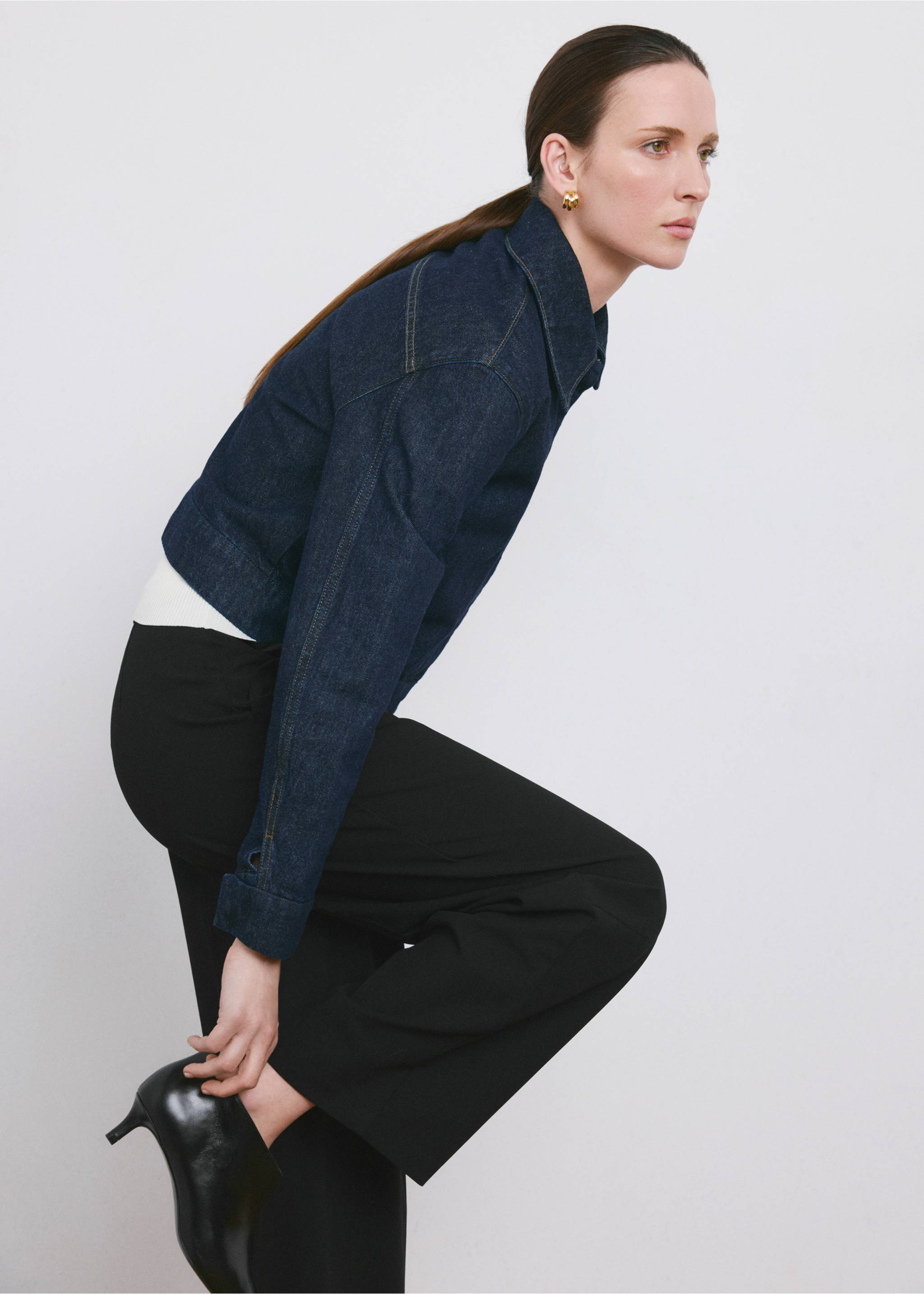 Straight-fit pleated trousers - Details of the article 2, Black. Ref: 27014095-00.