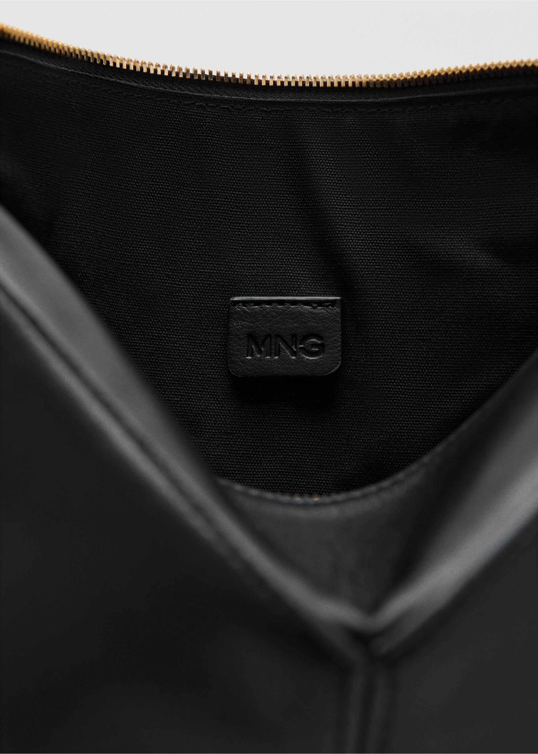 Geantă de umăr cu mâner ajustabil - Detaliu al articolului 2, Negru. Ref: 27014096-00.