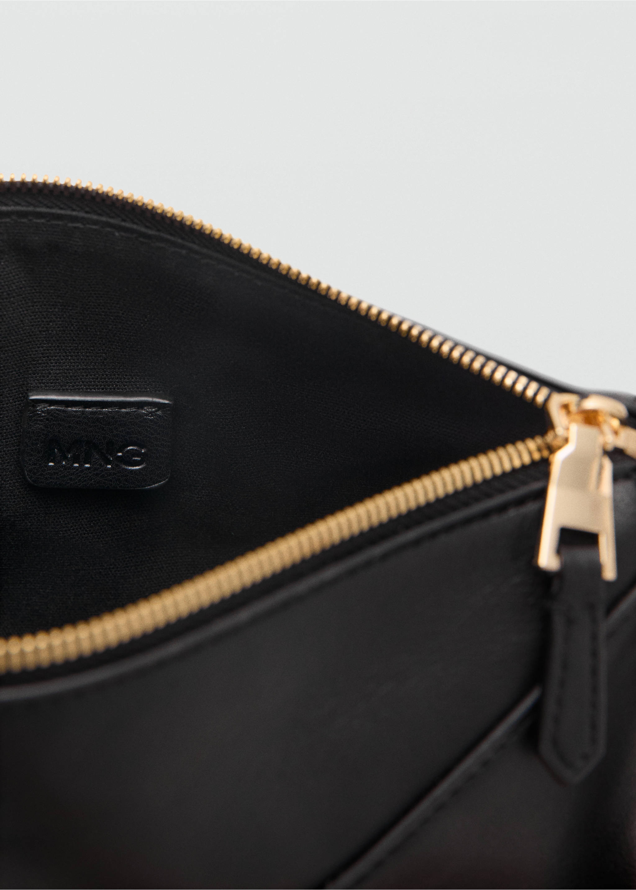 Rectangular crossbody bag - Details of the article 2, Black. Ref: 27014097-00.