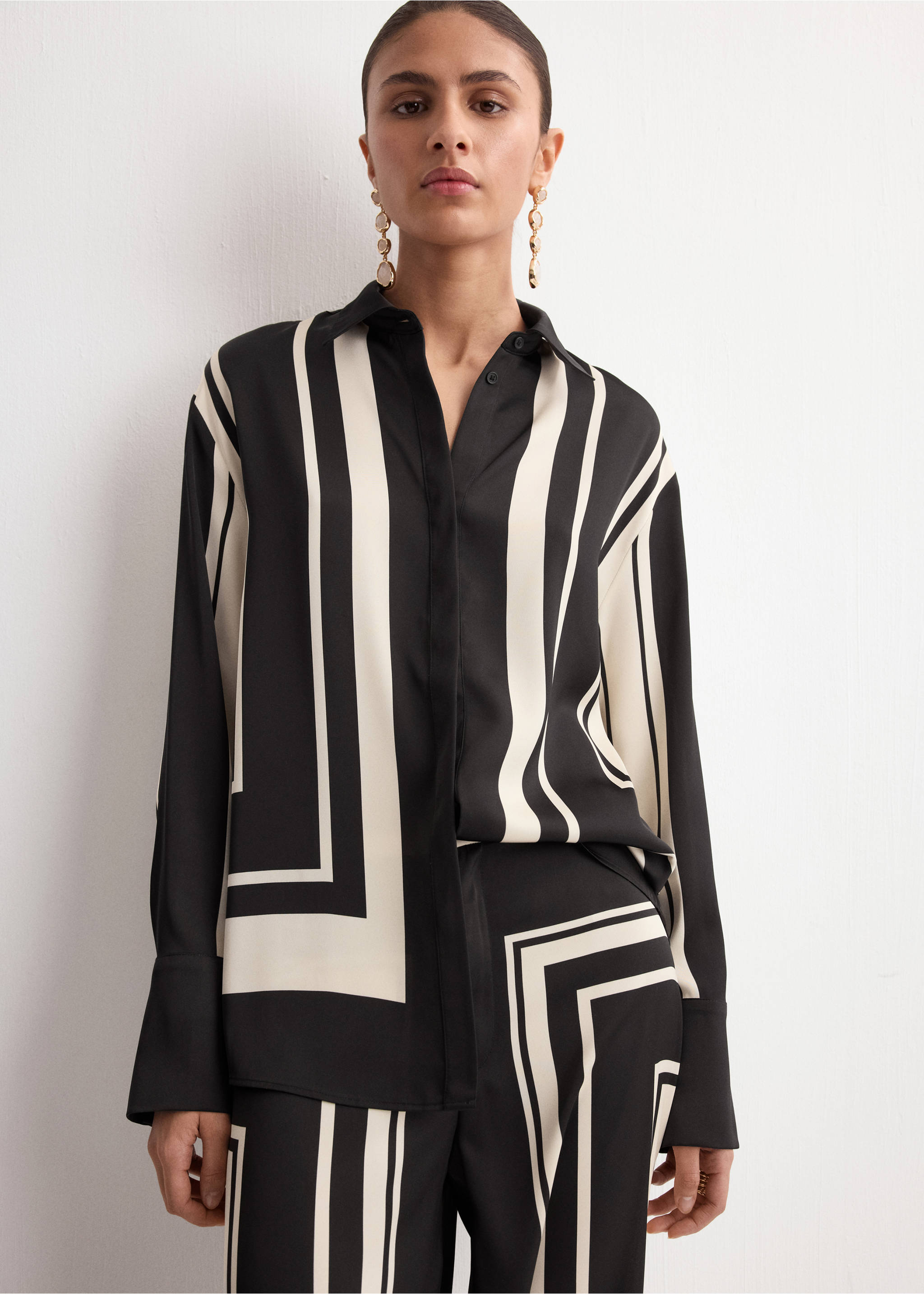 Satin print blouse - Medium plane, Black. Ref: 27014098-00.