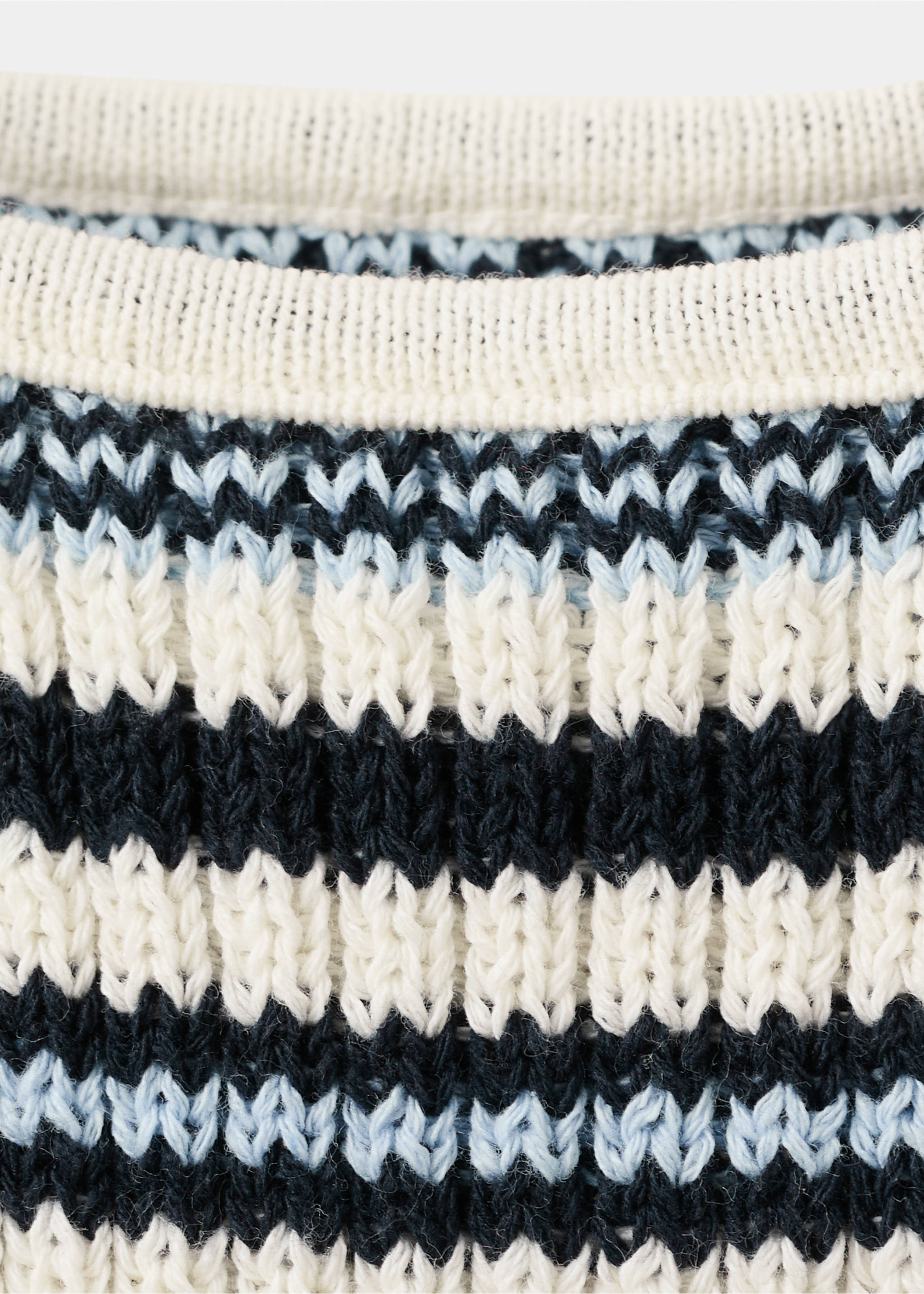 Приталенный трикотажный топ в полоску - Деталь изделия 0, Синий. Ref: 27014100-00.