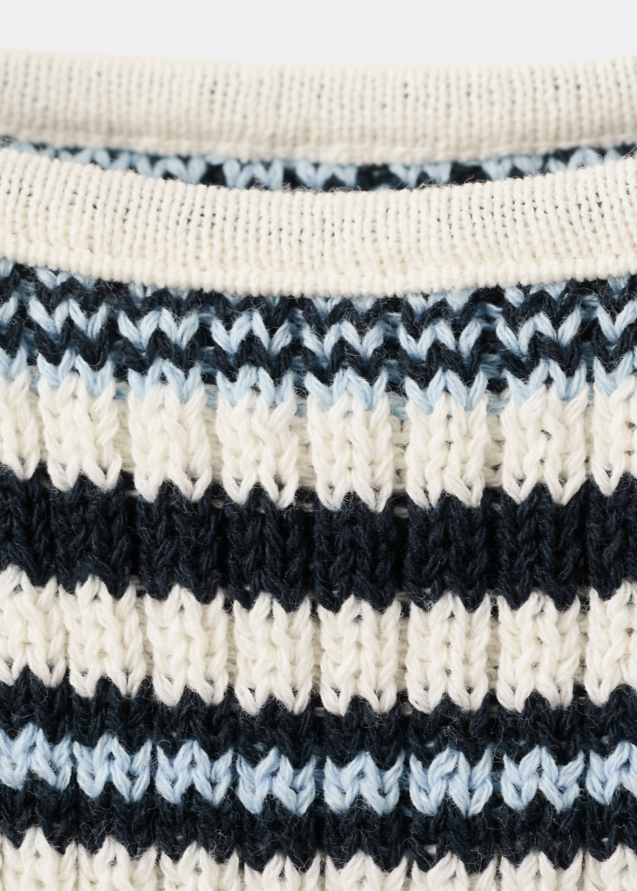 Приталенный трикотажный топ в полоску - Деталь изделия 0