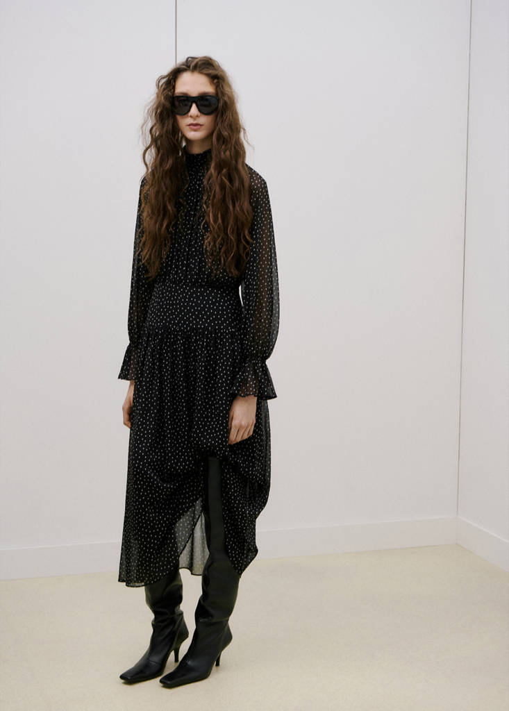 Polka dot dress with puffed sleeves — Black