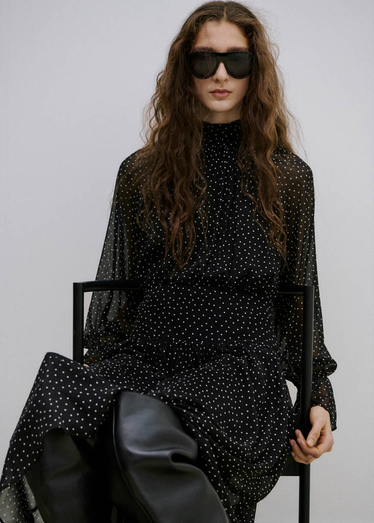 Polka dot dress with puffed sleeves — Black