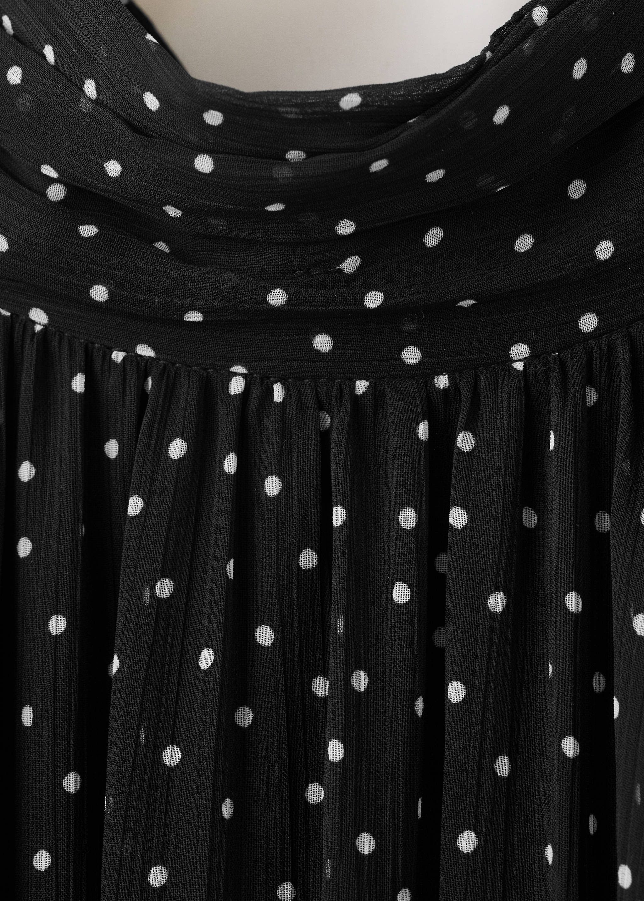 Платье в горошек с объемными рукавами - Деталь изделия 0