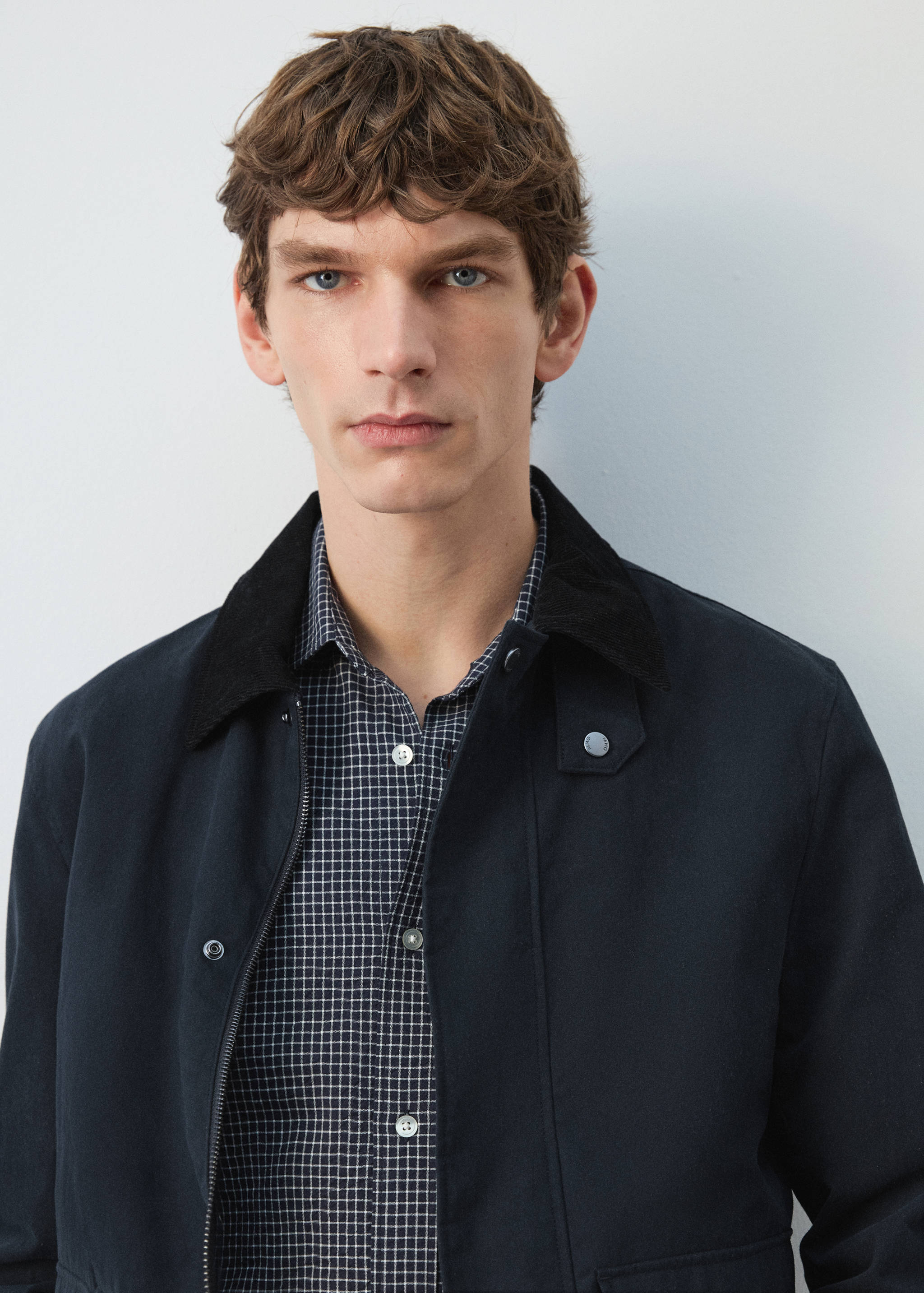 Water-repellent jacket with corduroy collar - Details of the article 1