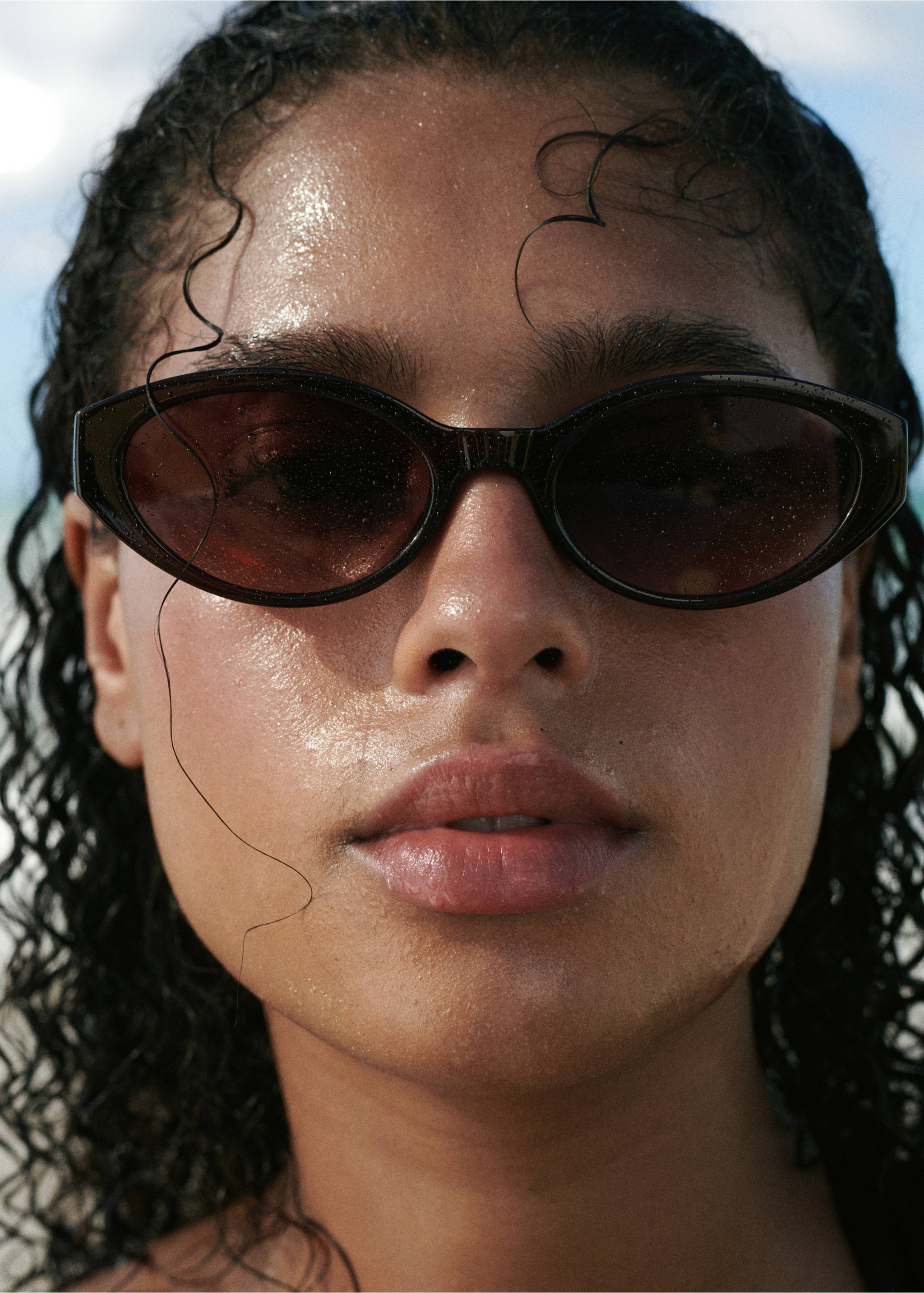 Maillot de bain asymétrique détail métallique - Détail de l'article 1, Marron. Ref: 27014414-00.