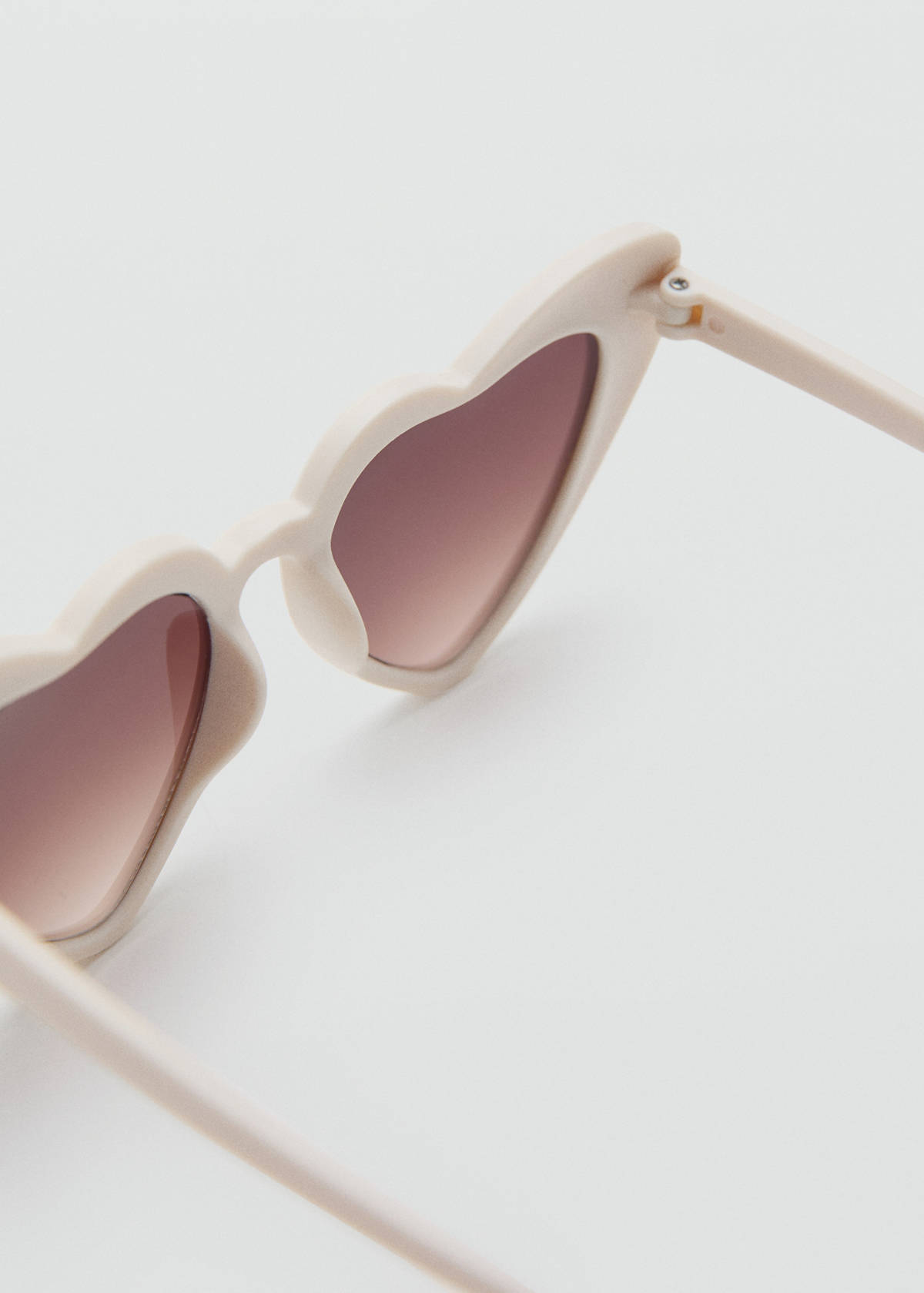 Heart-shape sunglasses — Ecru