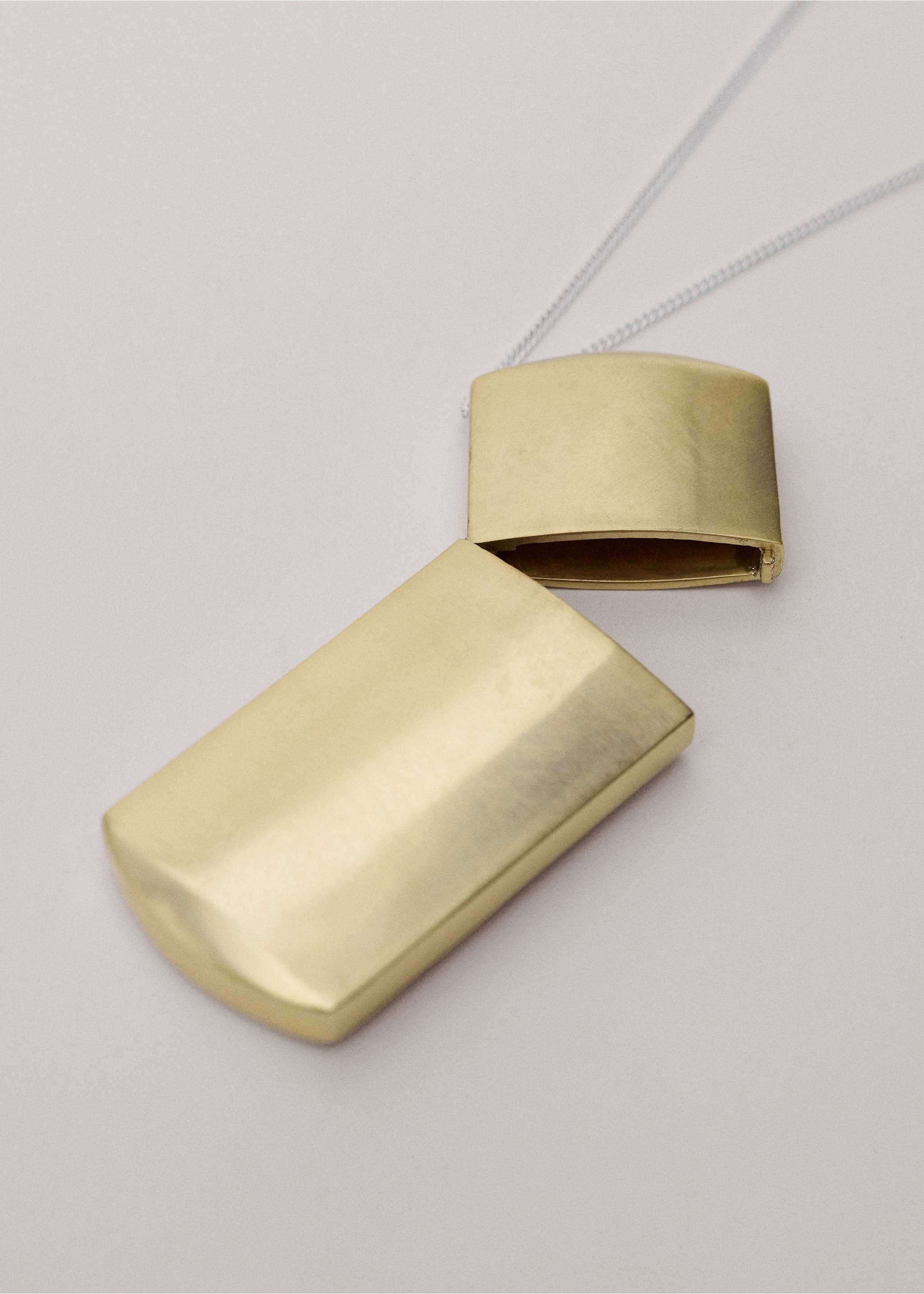 Metalen hanger met medaillon ketting - Detail van het artikel 1, Zilver. Ref: 27014445-00.