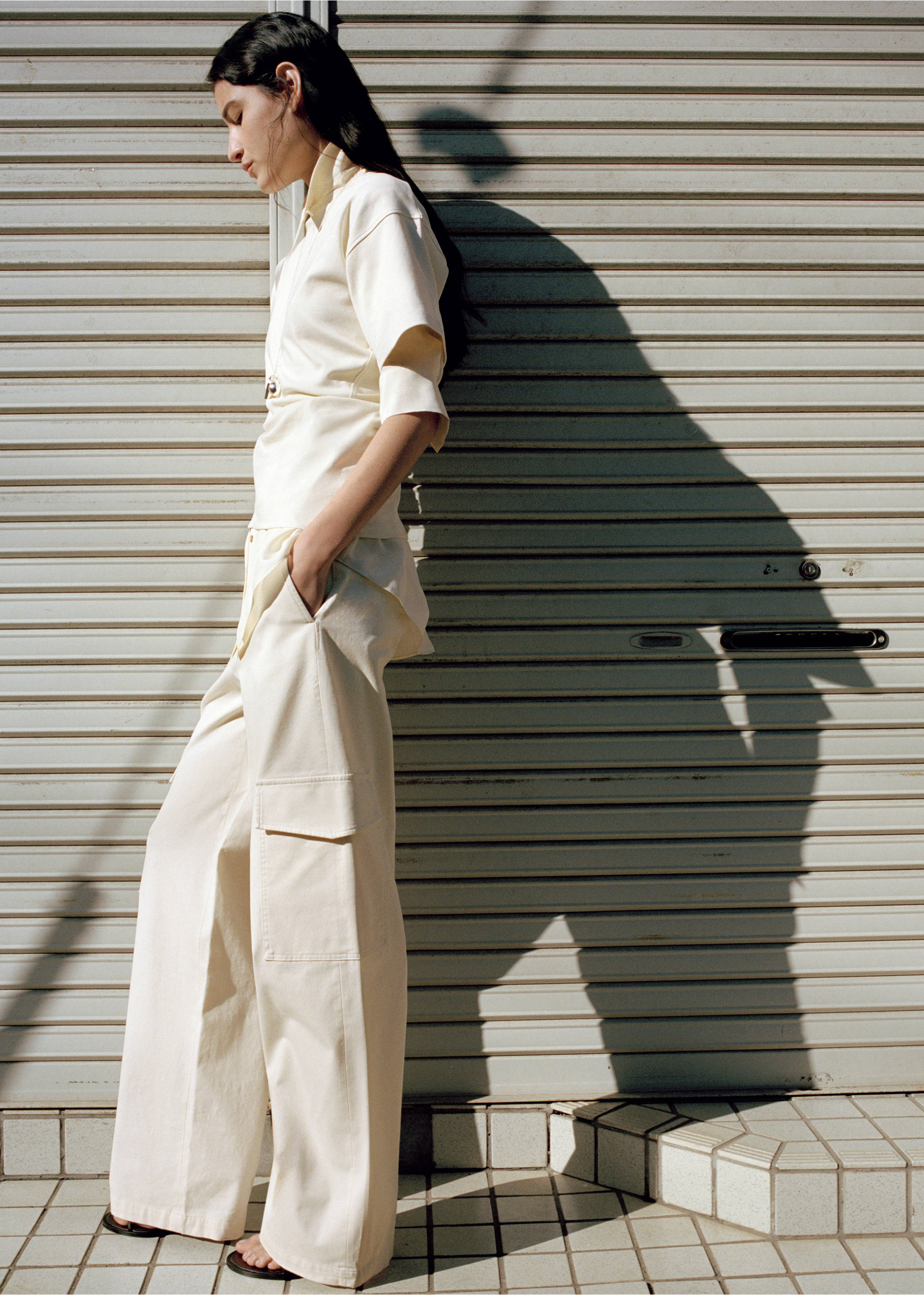 Mid-rise cargo pocket trousers - Medium plane, Ecru. Ref: 27014448-00.