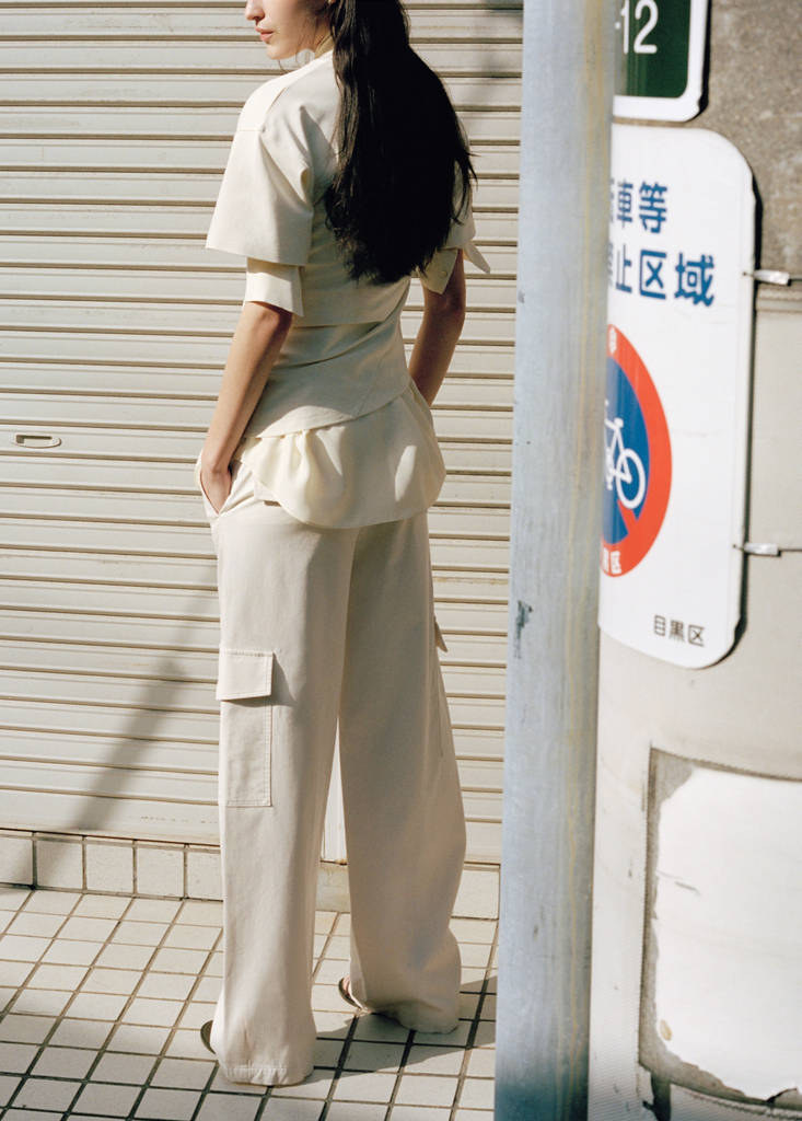 Mid-rise cargo pocket trousers — Ecru