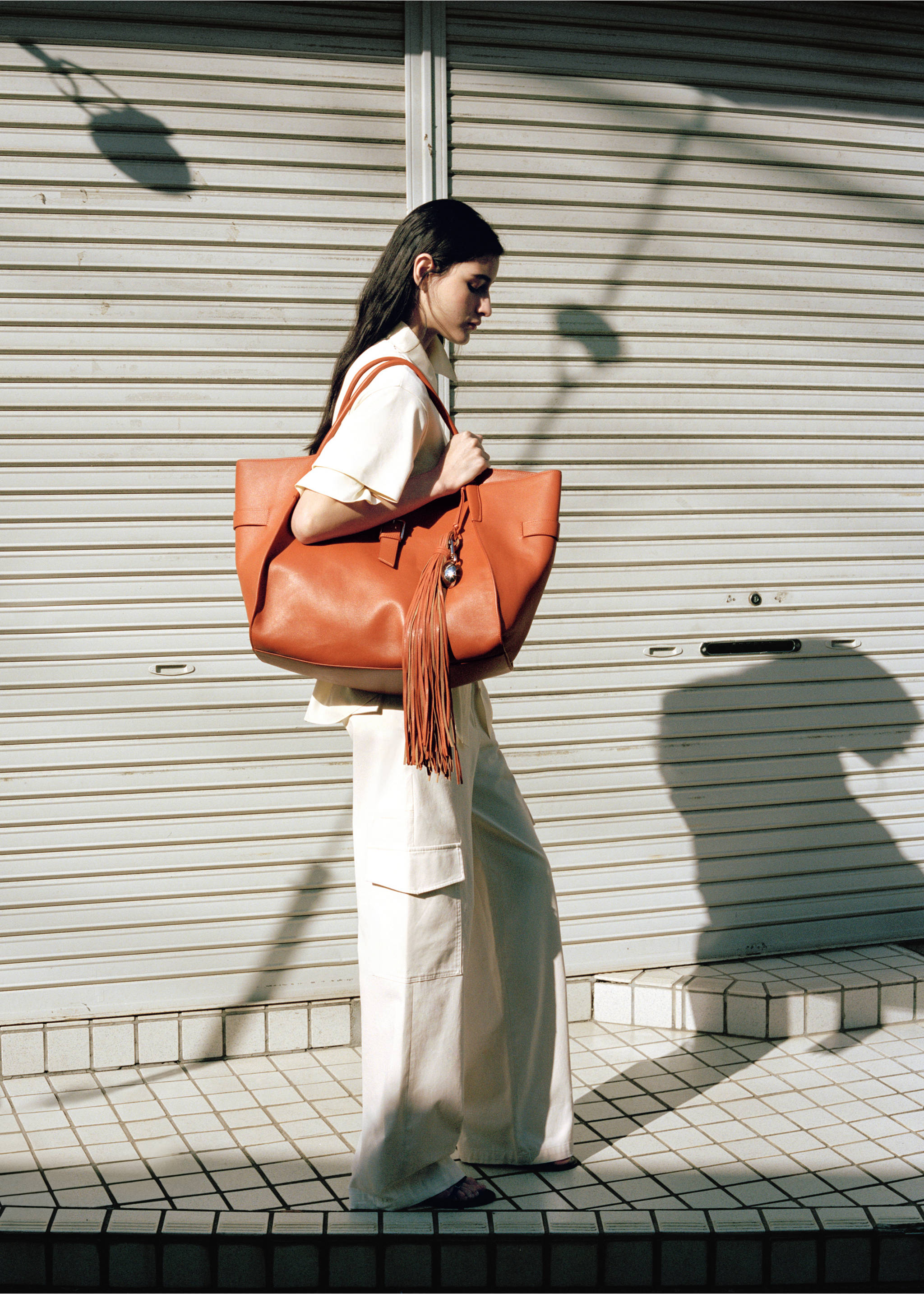 Mid-rise cargo pocket trousers - Details of the article 1, Ecru. Ref: 27014448-00.