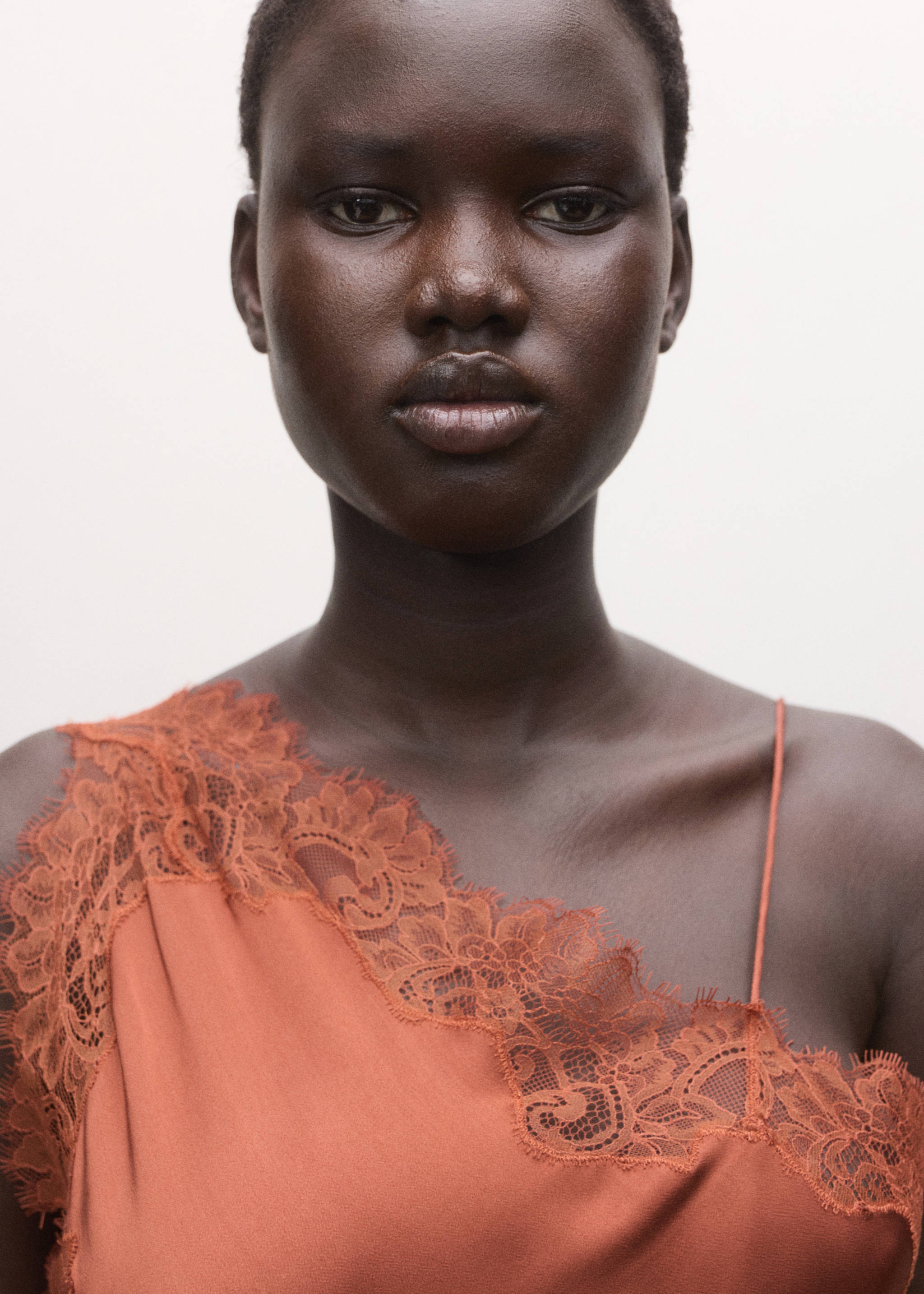 فستان ساتان دانتيل غير متناظر - تفاصيل المنتج 1