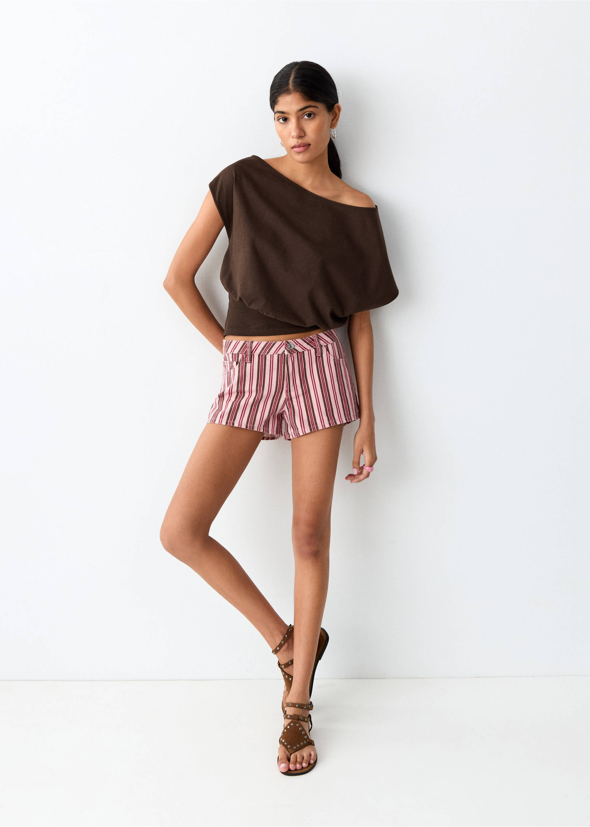 قميص بياقة قارب مجمّعة - رؤية عامة, بني. Ref: 27014451-00.