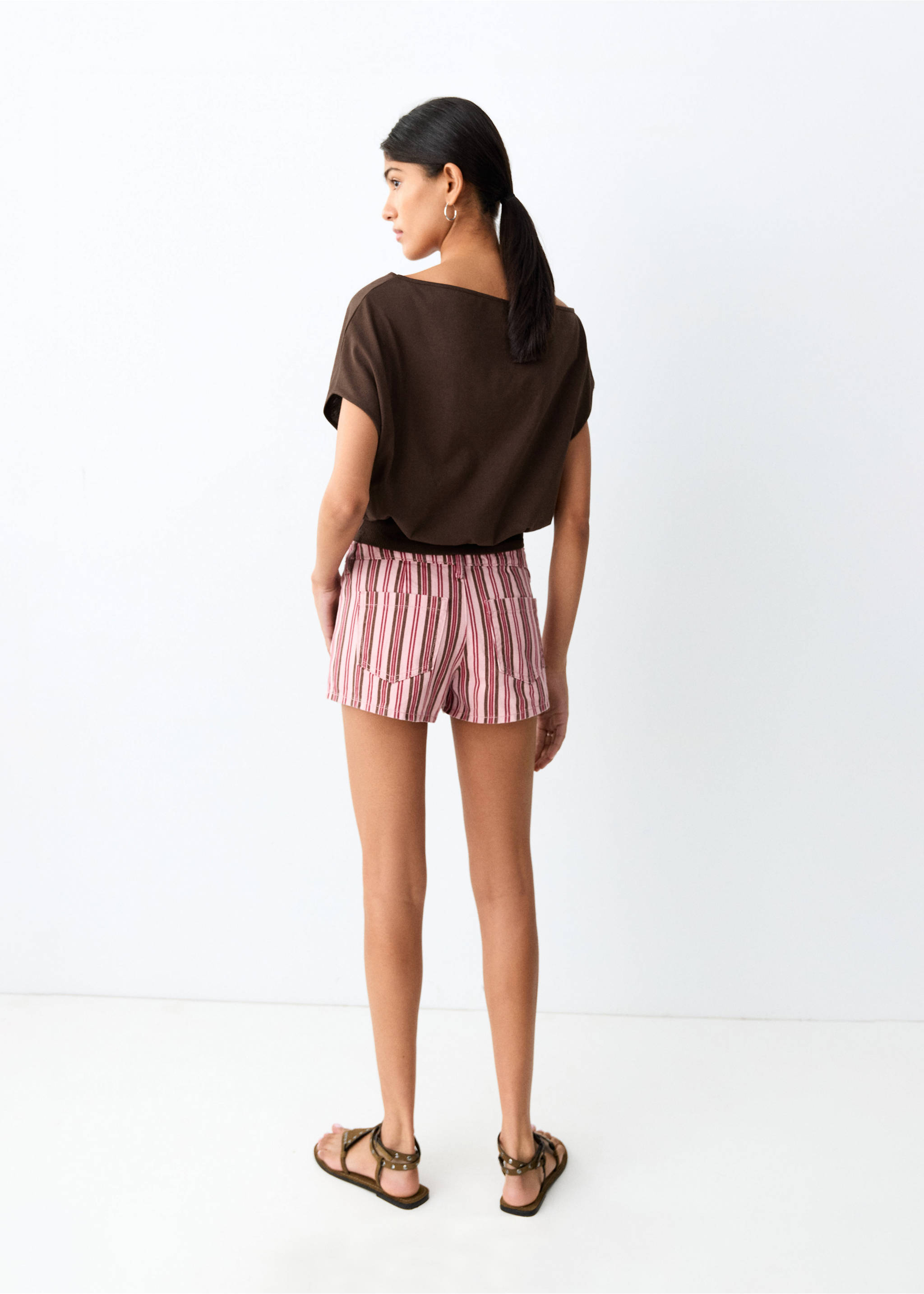 قميص بياقة قارب مجمّعة - الجهة الخلفية للمنتج, بني. Ref: 27014451-00.