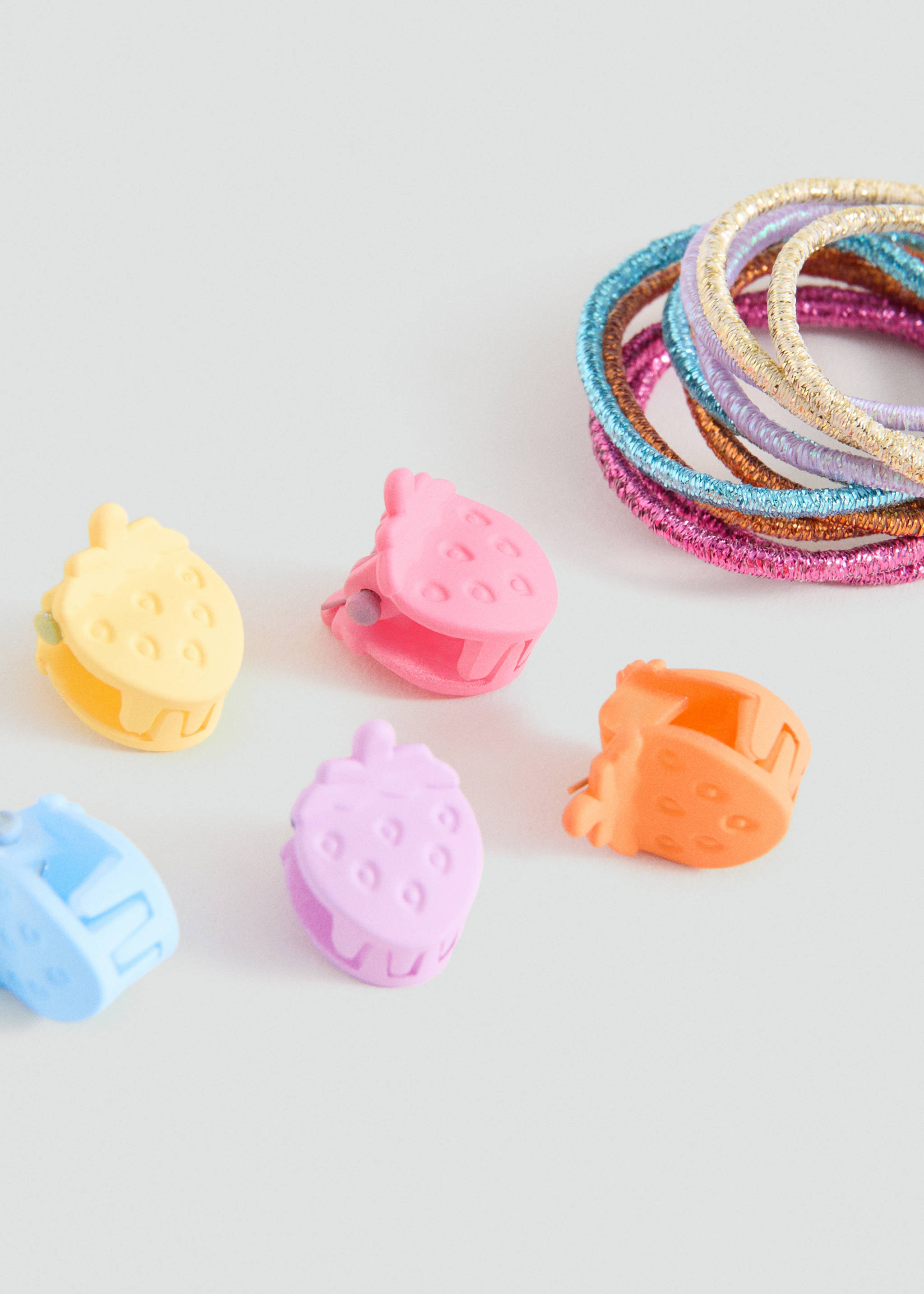 Pack of hair elastics and clips - Medium plane